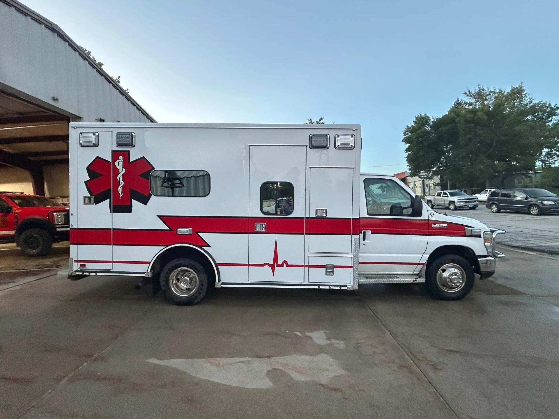 2012 Road Rescue Ford Type III Ambulance - image 4