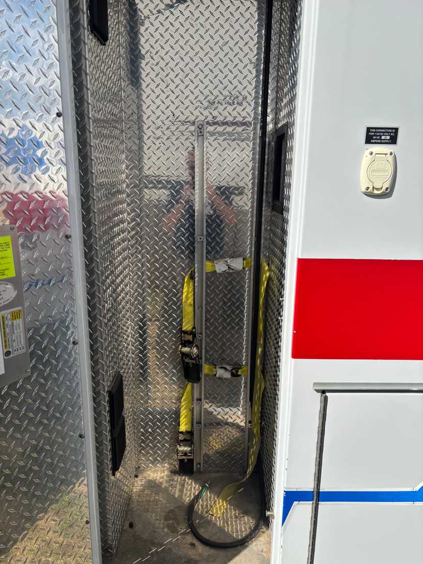 2006 MedTec Ford Type III Ambulance — photo 6