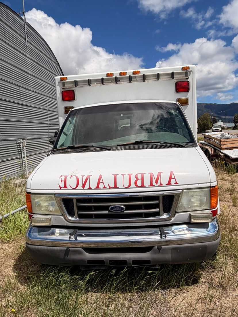 2006 MedTec Ford Type III Ambulance — photo 2