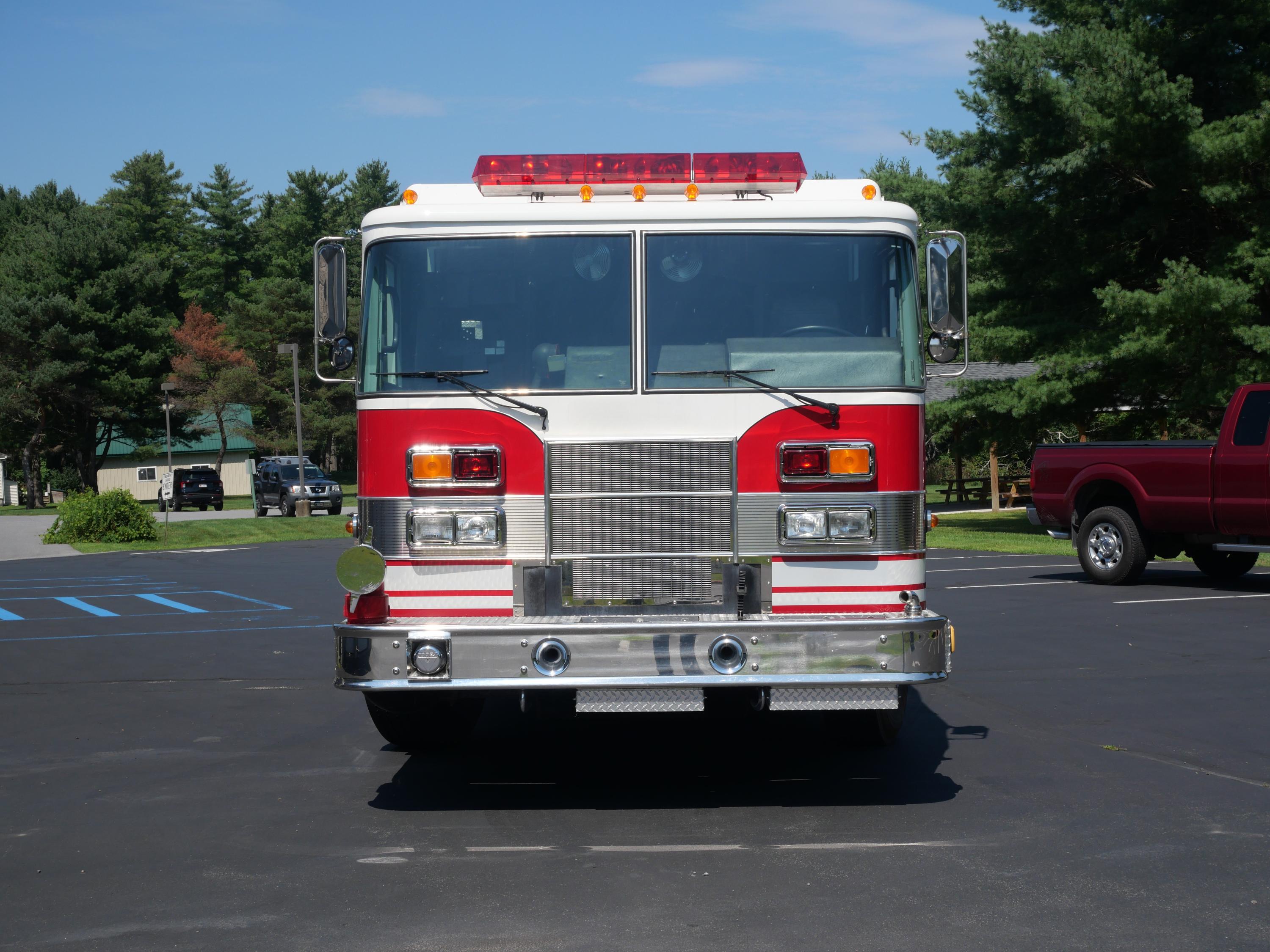 2001 Pierce Saber Pumper - image 2