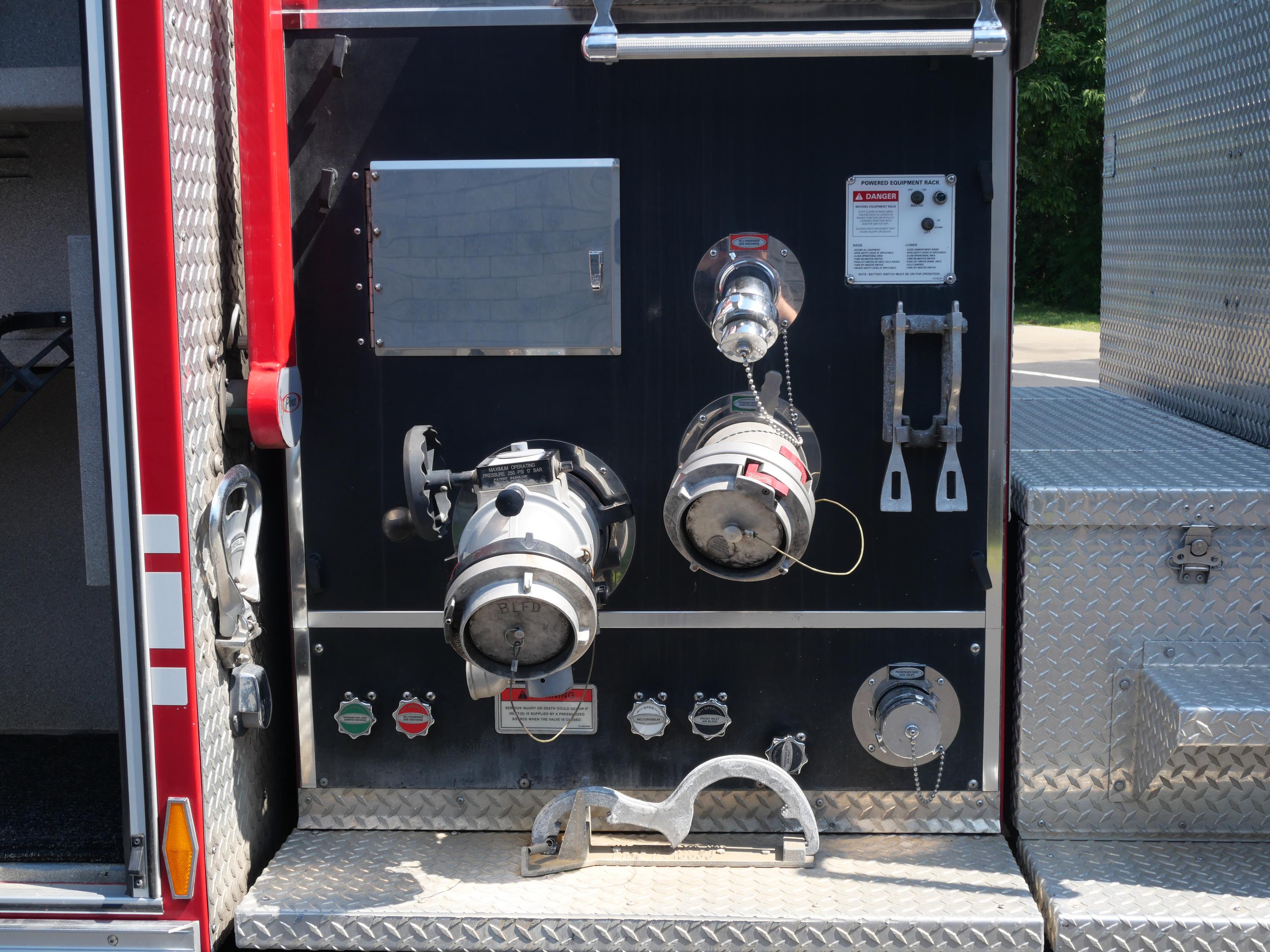 2001 Pierce Saber Pumper - image 12