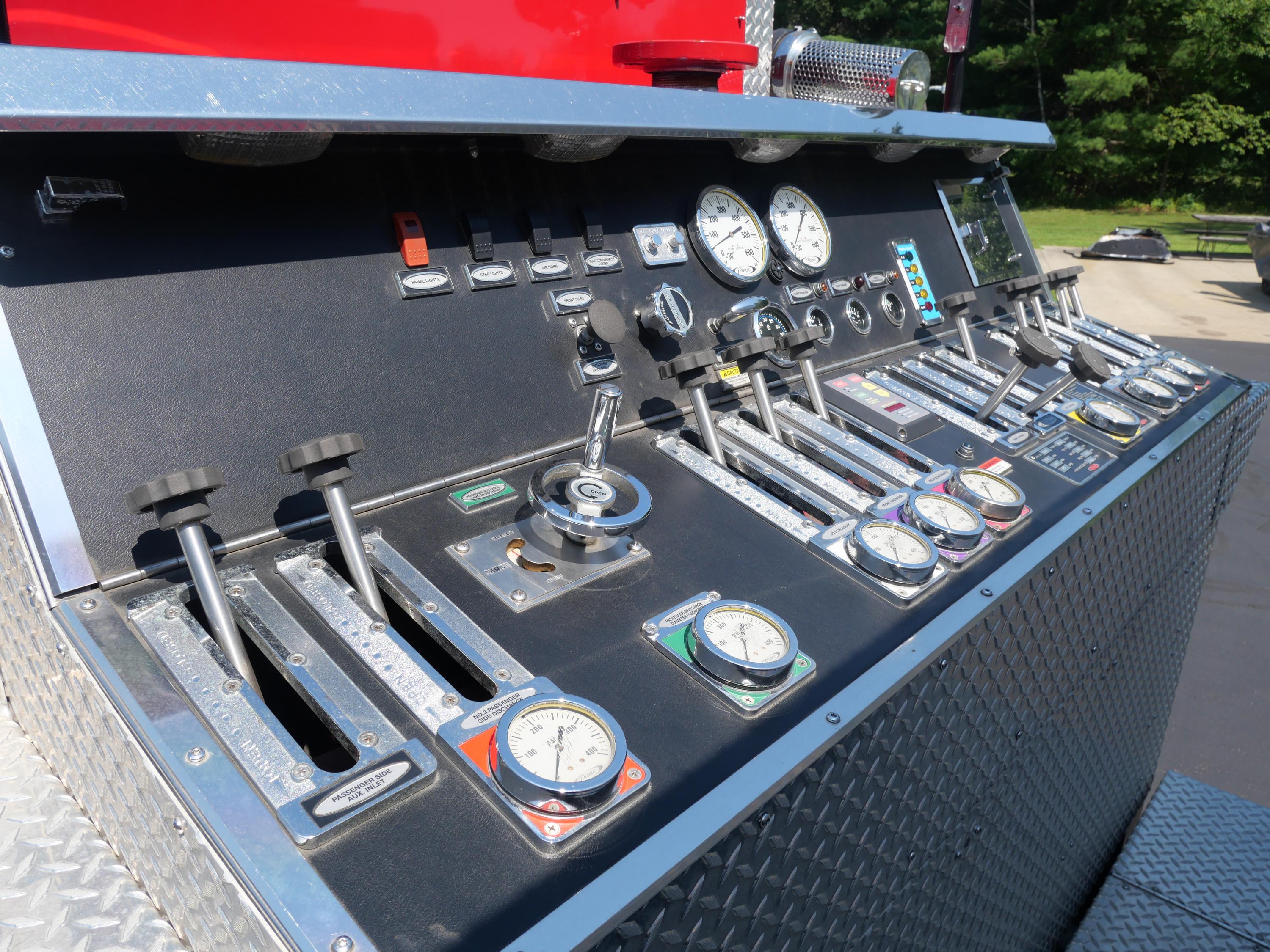2001 Pierce Saber Pumper - image 13