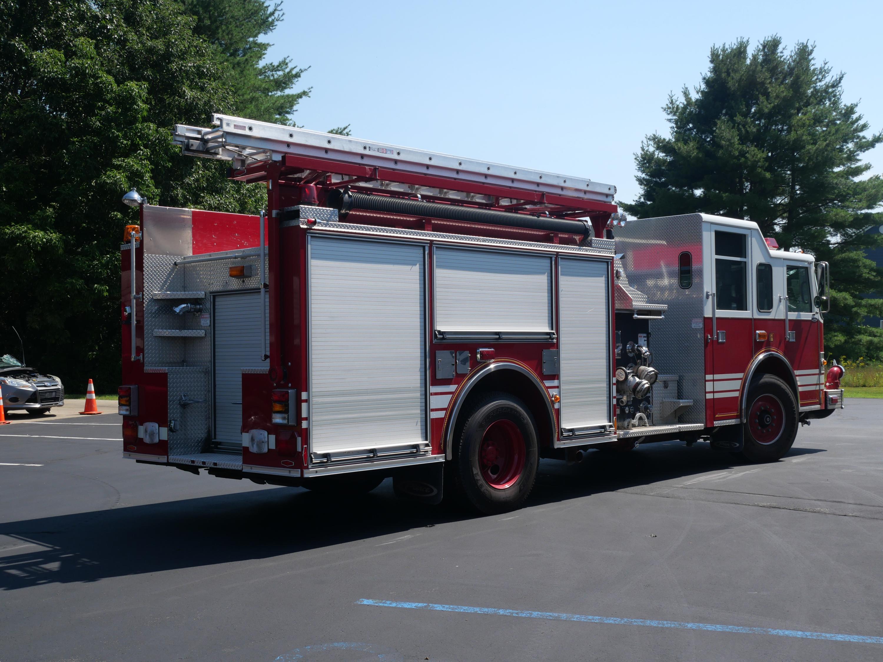 2001 Pierce Saber Pumper - image 5