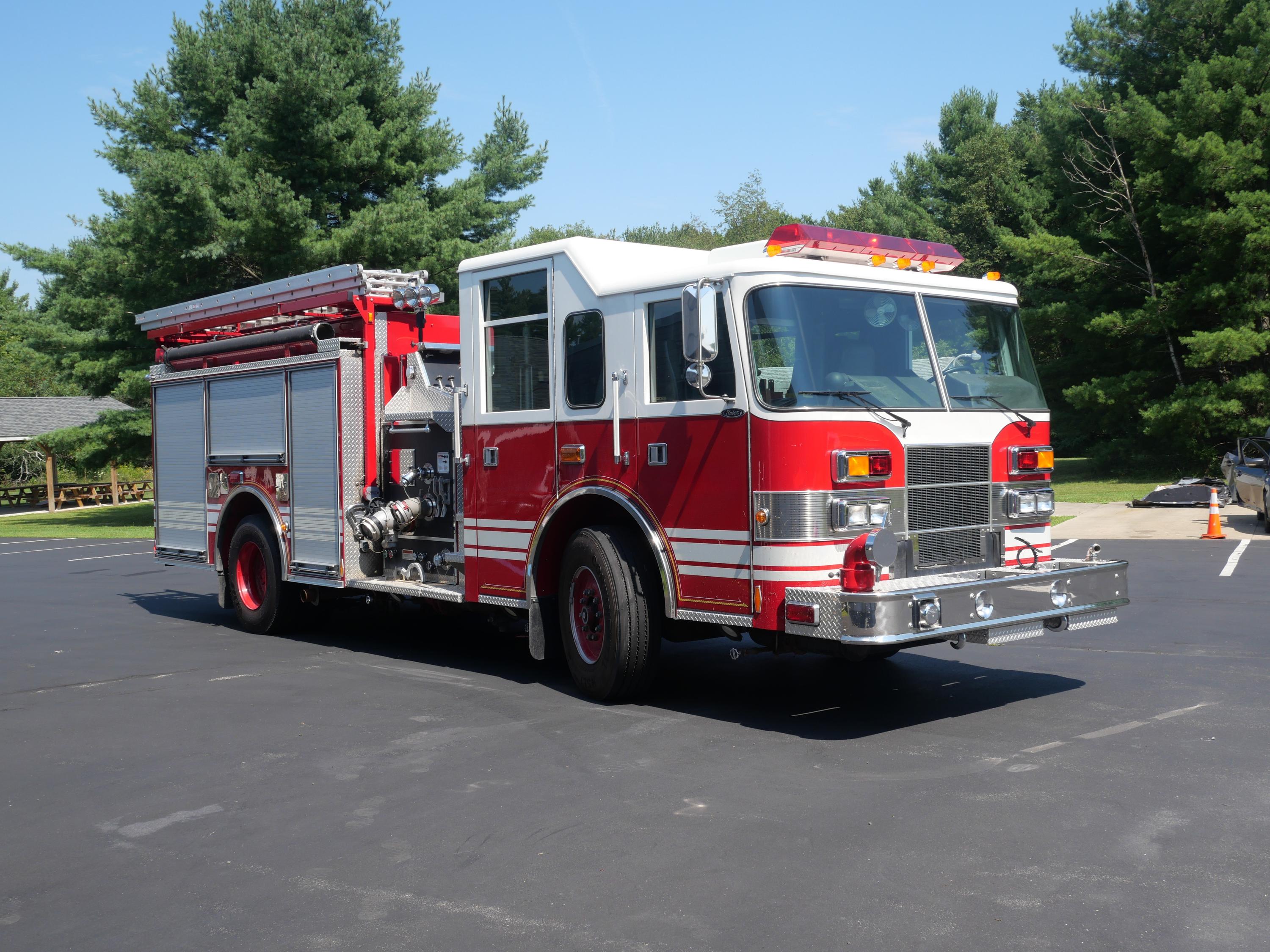 2001 Pierce Saber Pumper - image 1