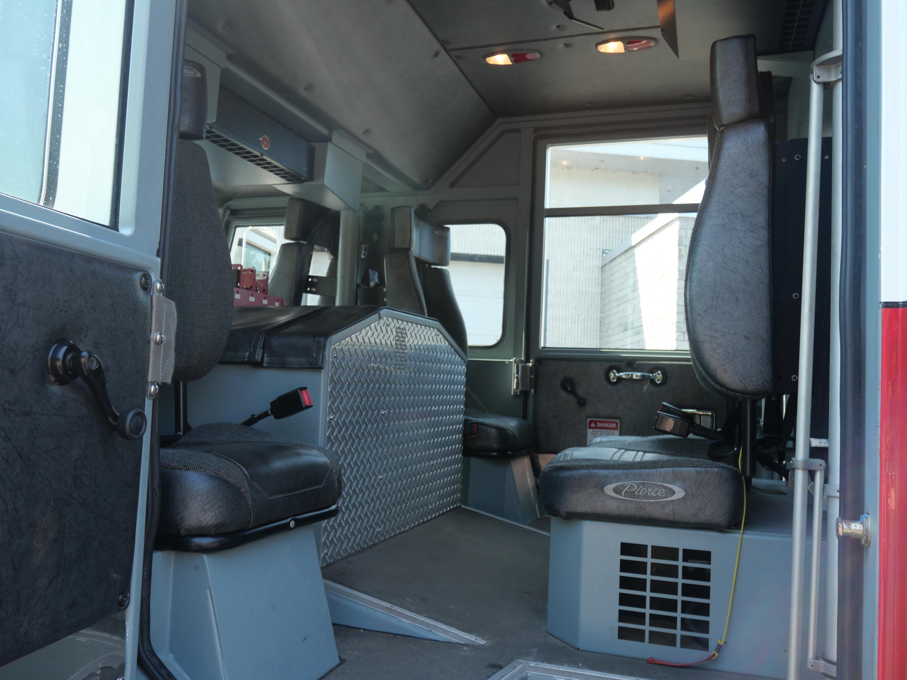 2001 Pierce Saber Pumper - image 24