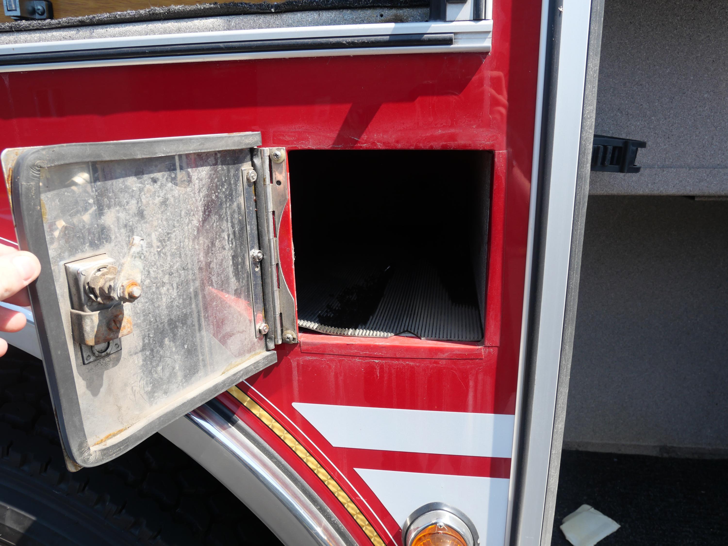 2001 Pierce Saber Pumper - image 11