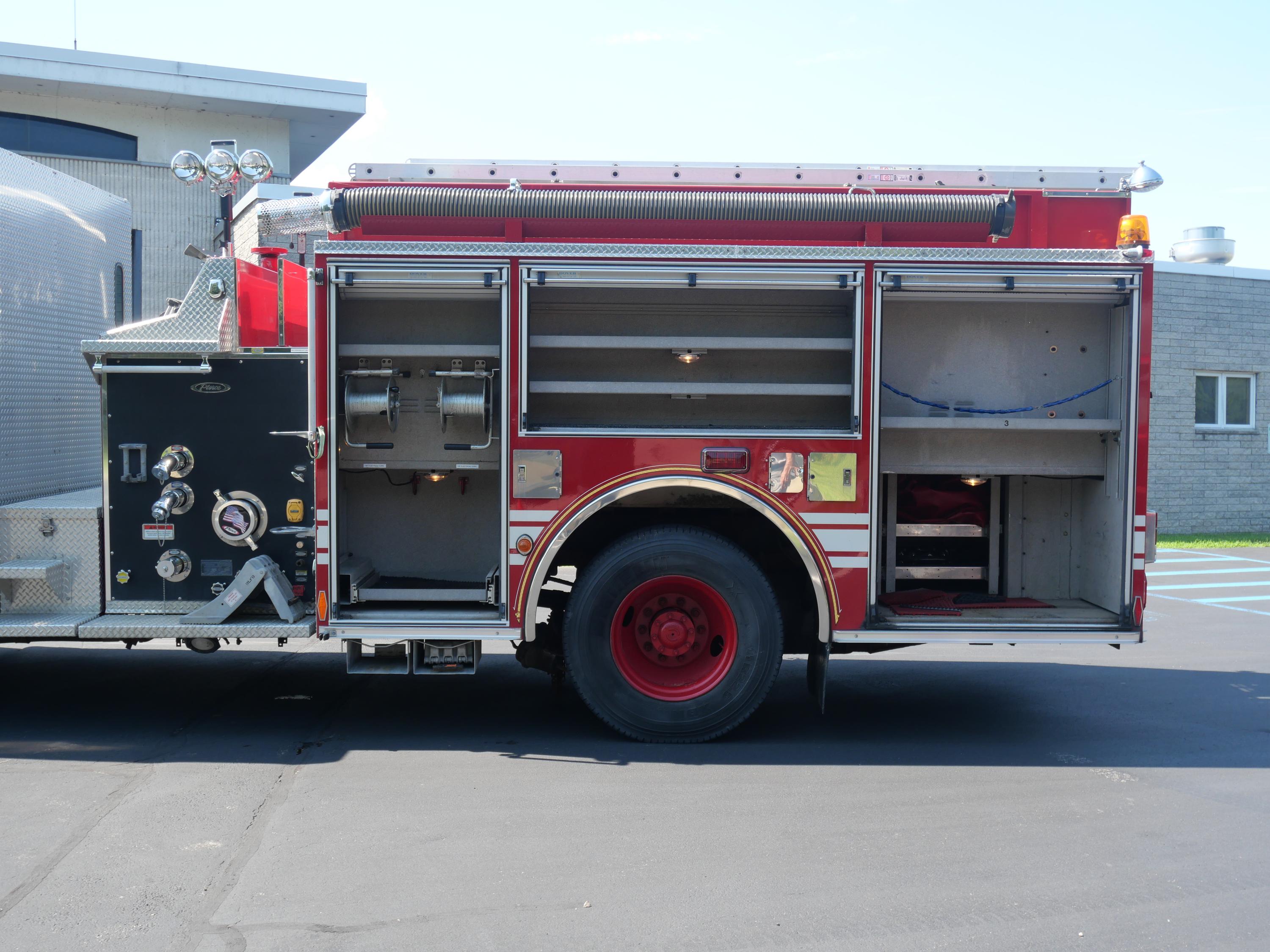 2001 Pierce Saber Pumper - image 8
