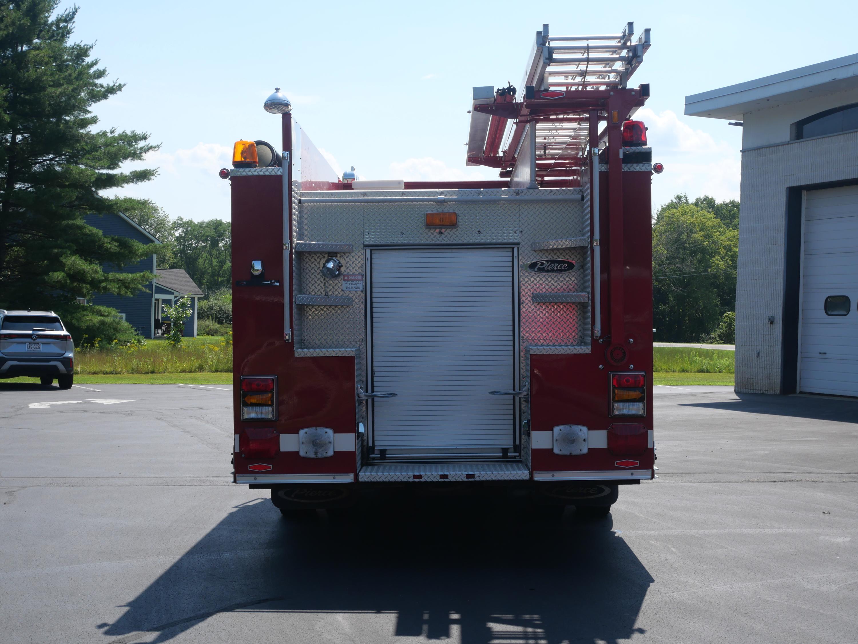 2001 Pierce Saber Pumper - image 6