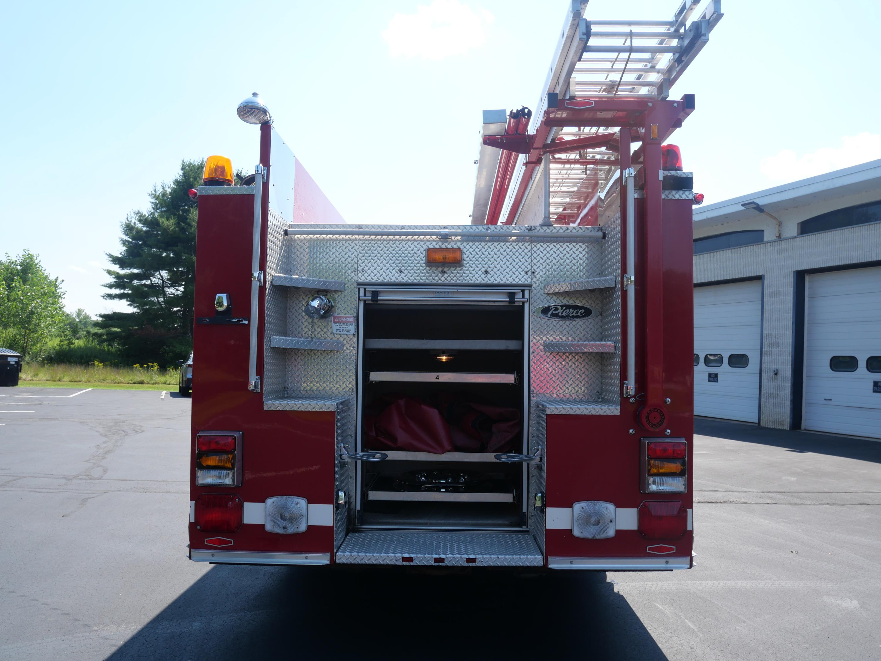 2001 Pierce Saber Pumper - image 9