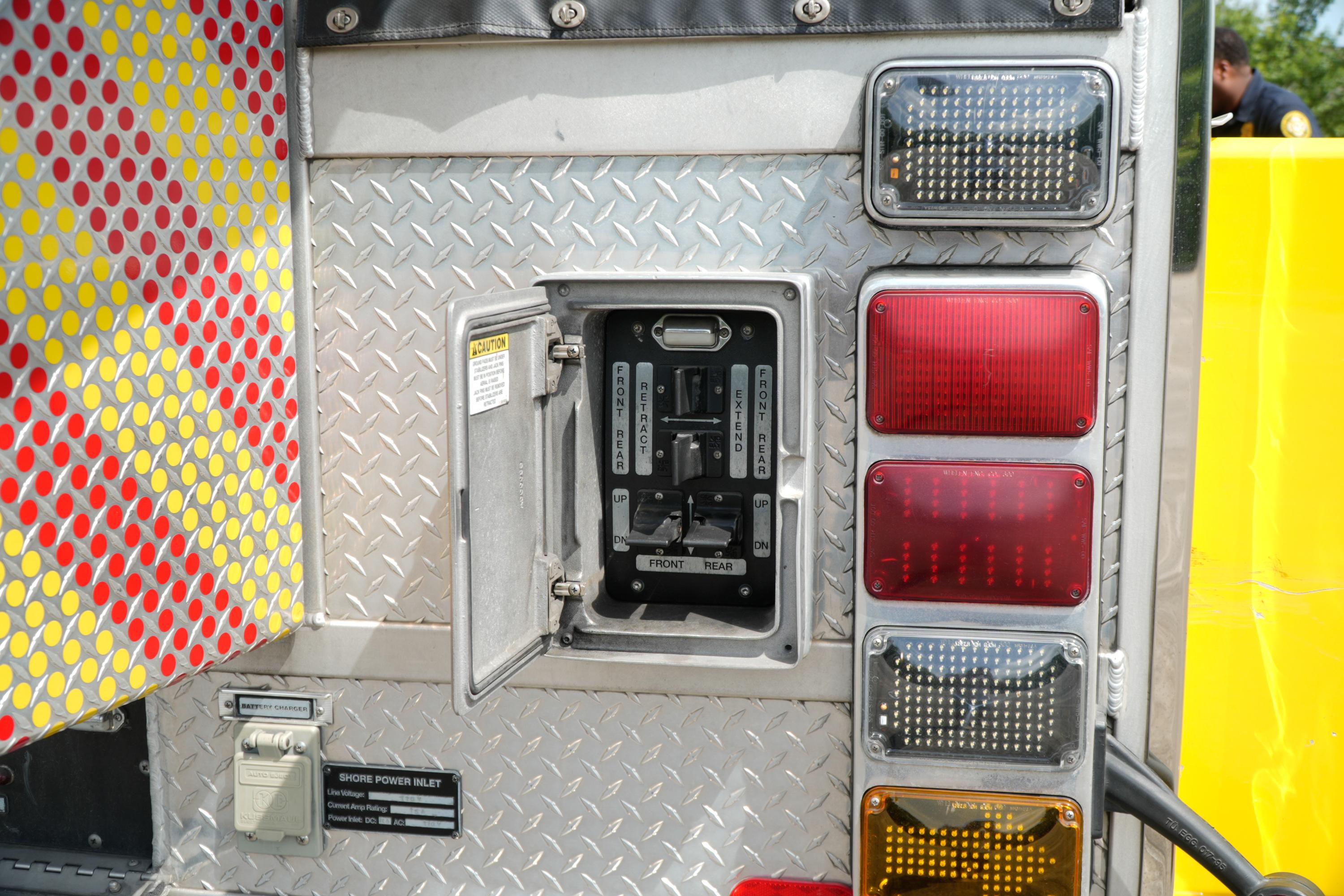 2005 Ferrara 100' Quint - image 60