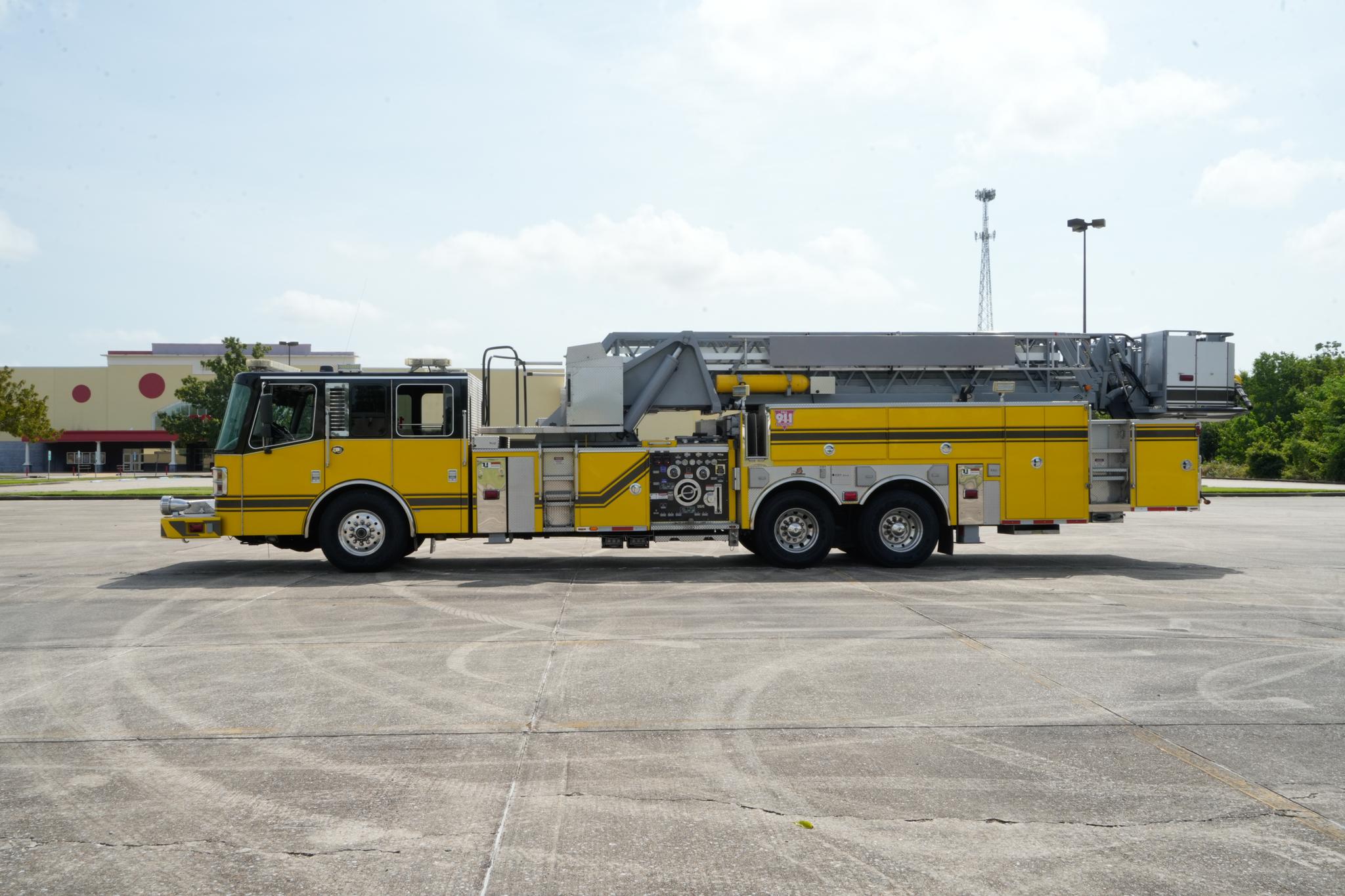 2005 Ferrara 100' Quint - image 4