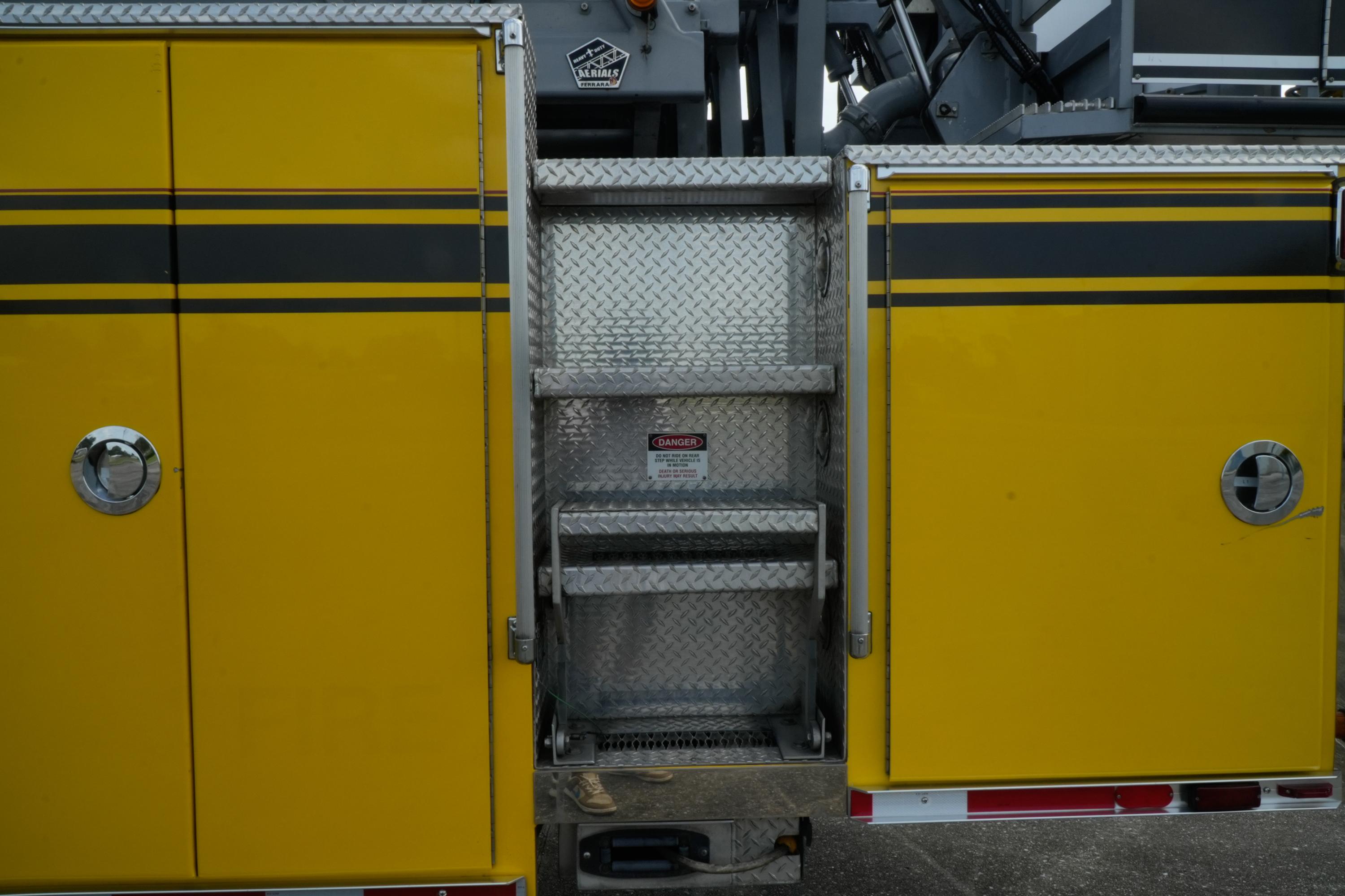 2005 Ferrara 100' Quint - image 20