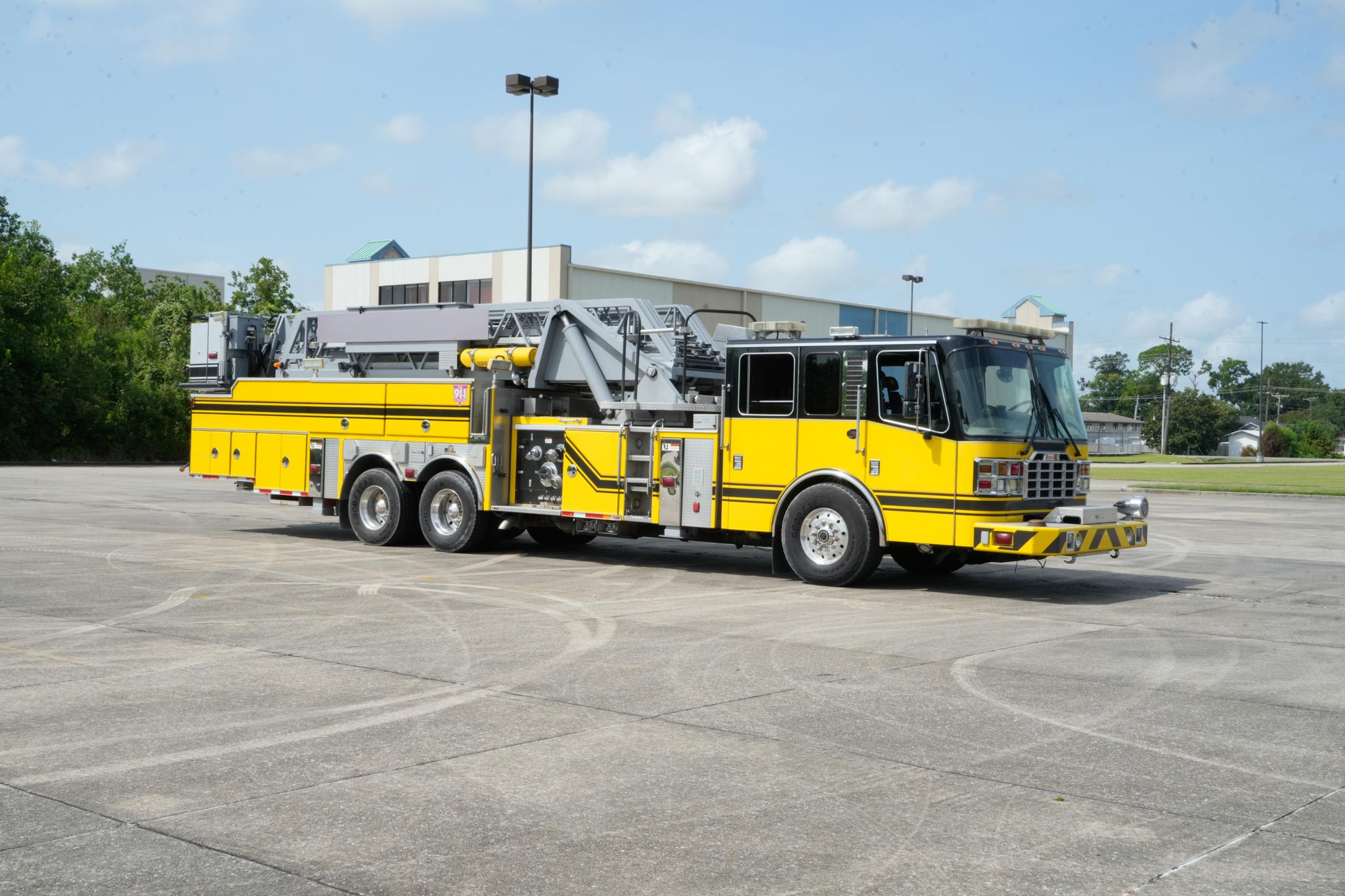 2005 Ferrara 100' Quint - image 2