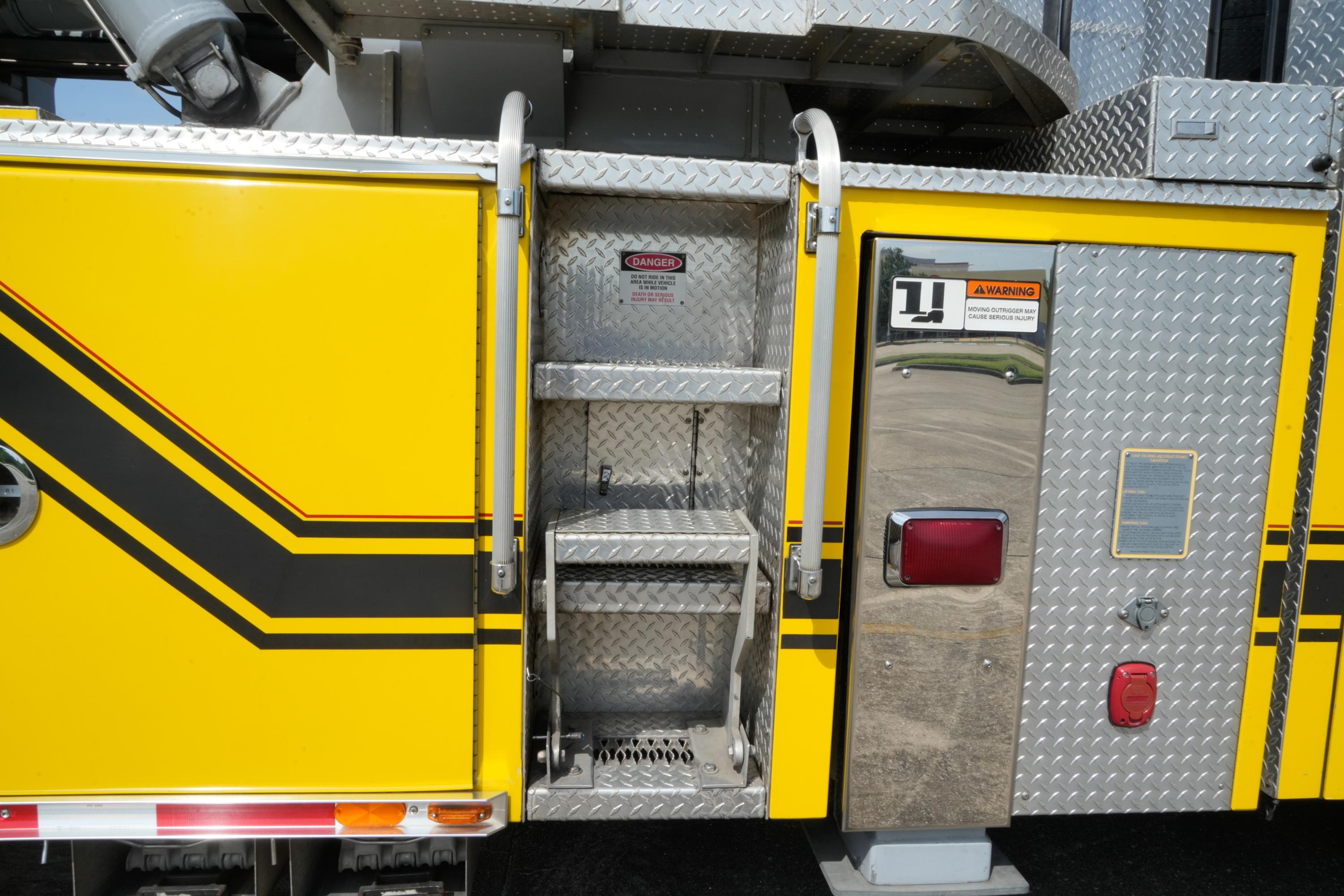 2005 Ferrara 100' Quint - image 14