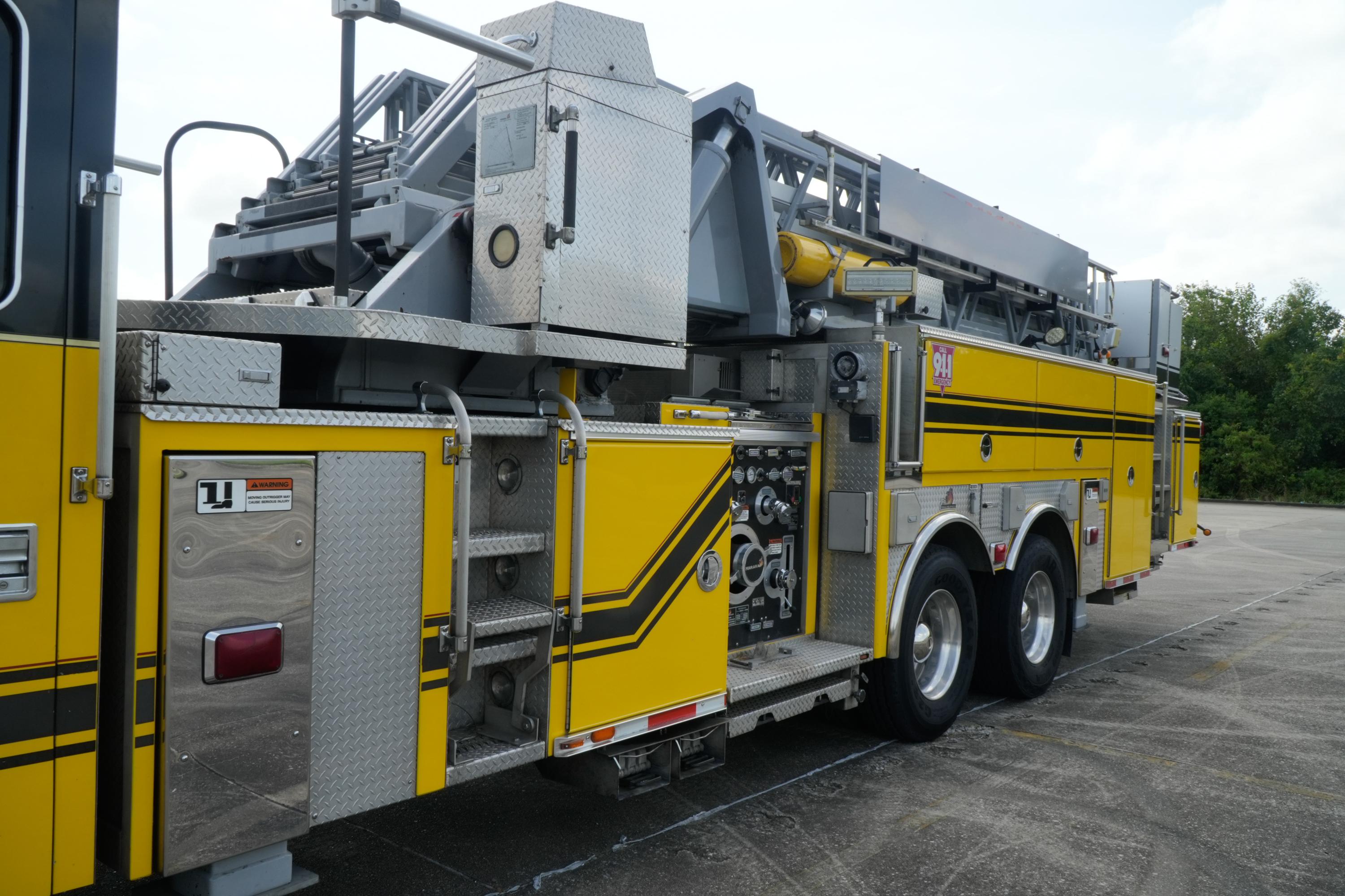 2005 Ferrara 100' Quint - image 30