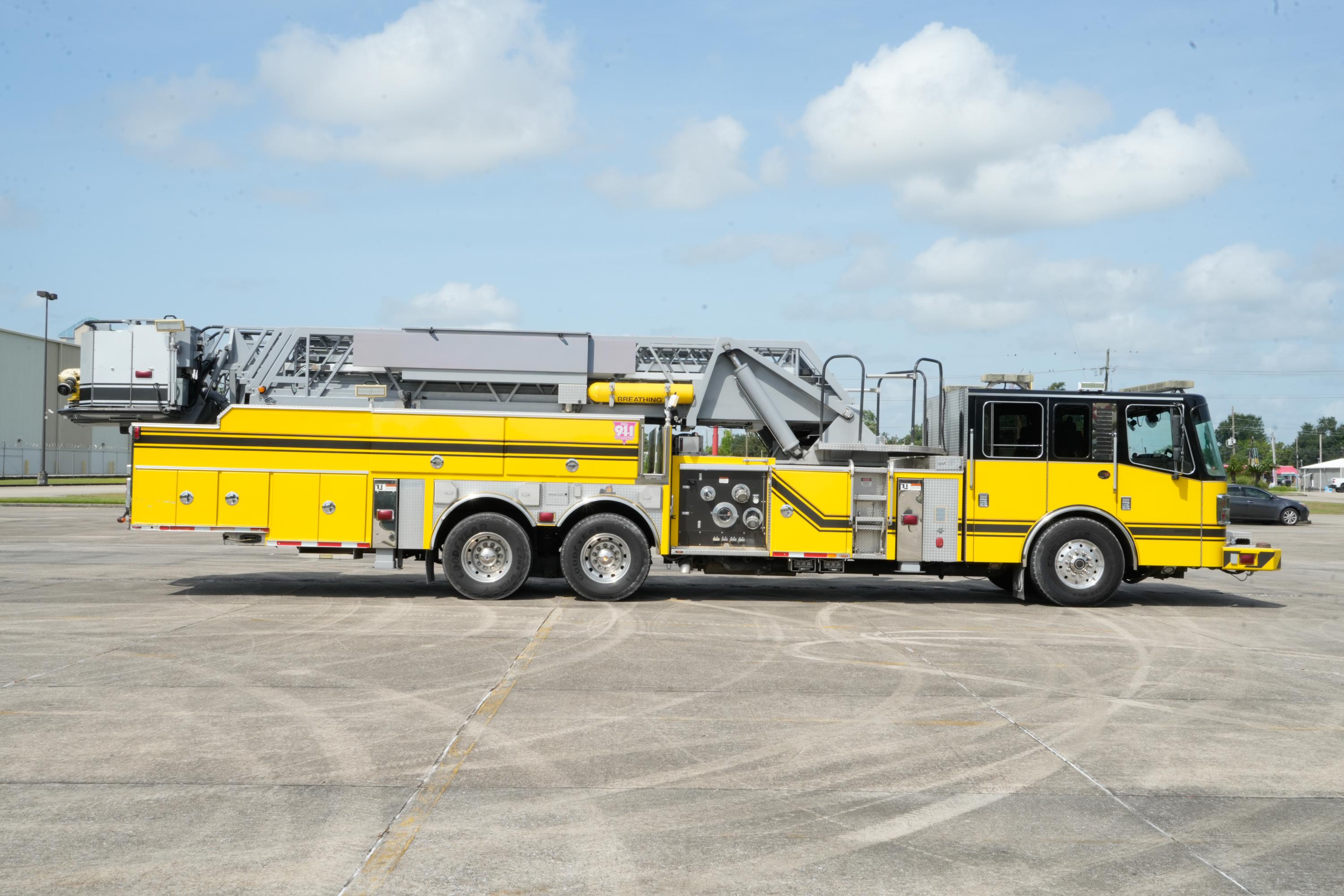2005 Ferrara 100' Quint - image 8