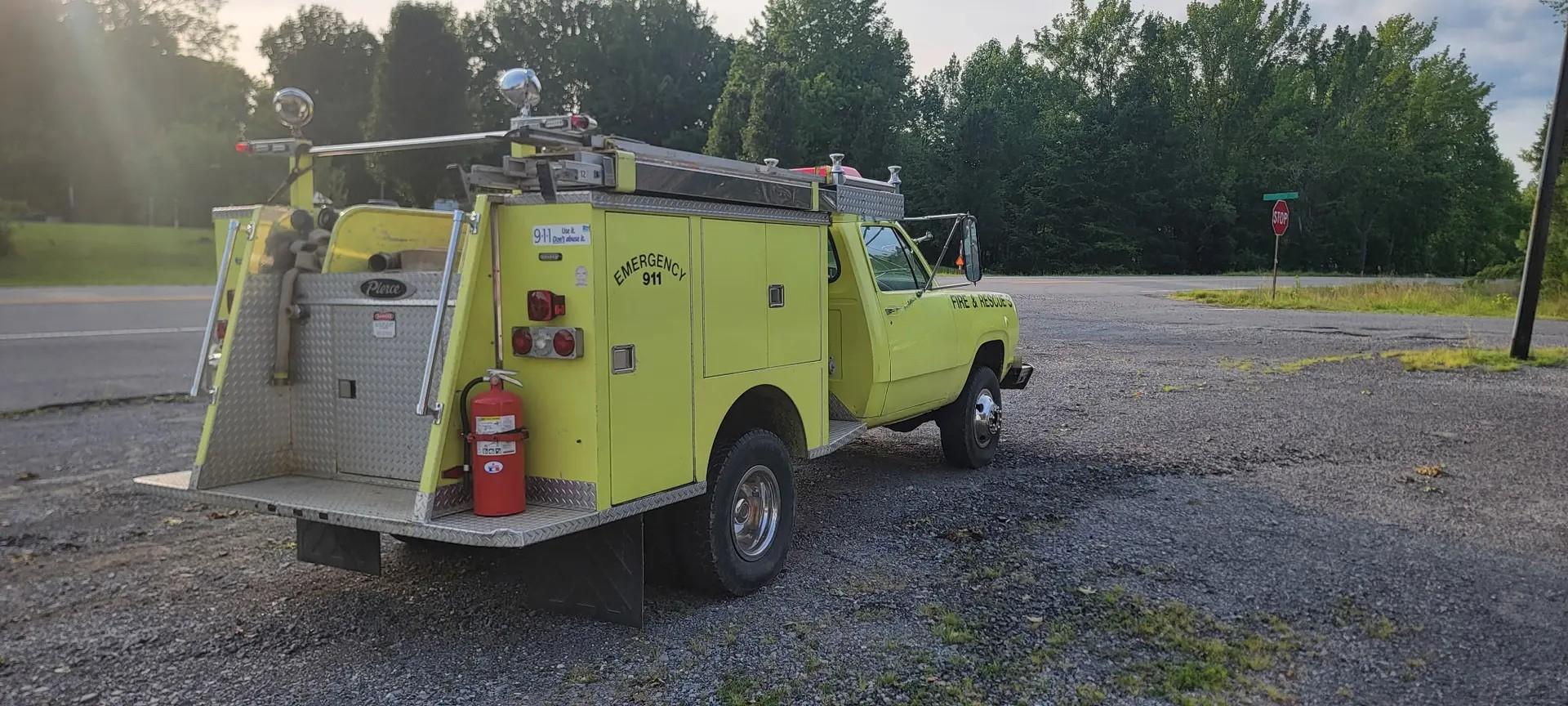 1976 E-One Dodge 4x4 Mini Pumper - image 10