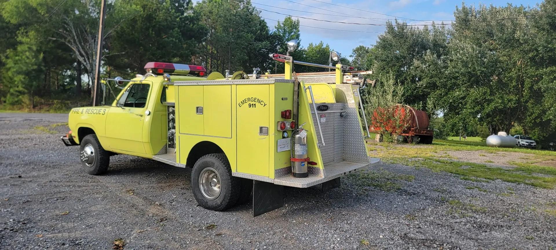 1976 E-One Dodge 4x4 Mini Pumper - image 7