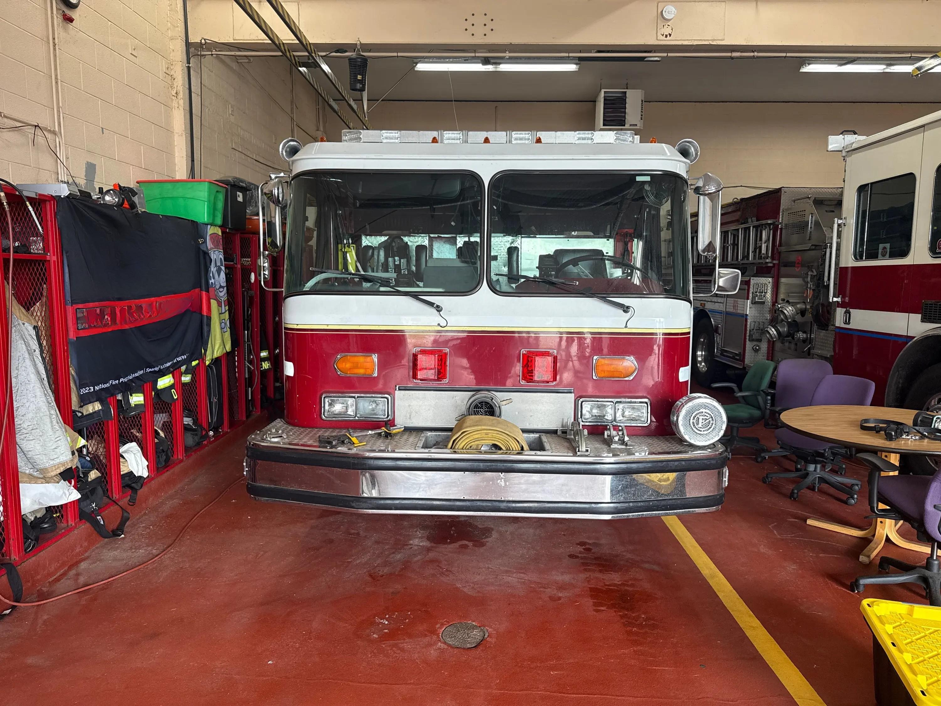 1988 E-One Pumper - image 3