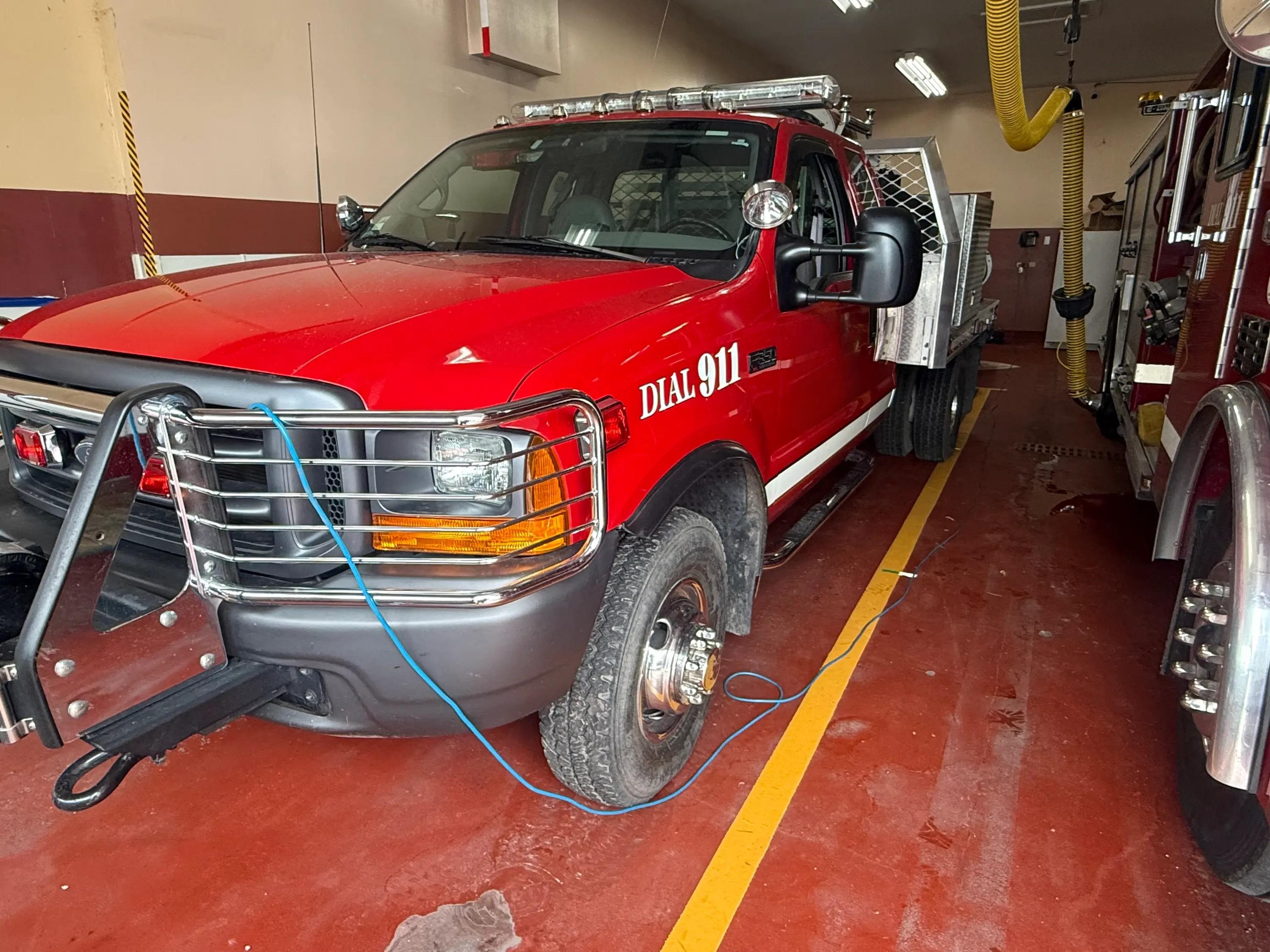 2000 Ford F -350 4x4 Brush Truck - image 1