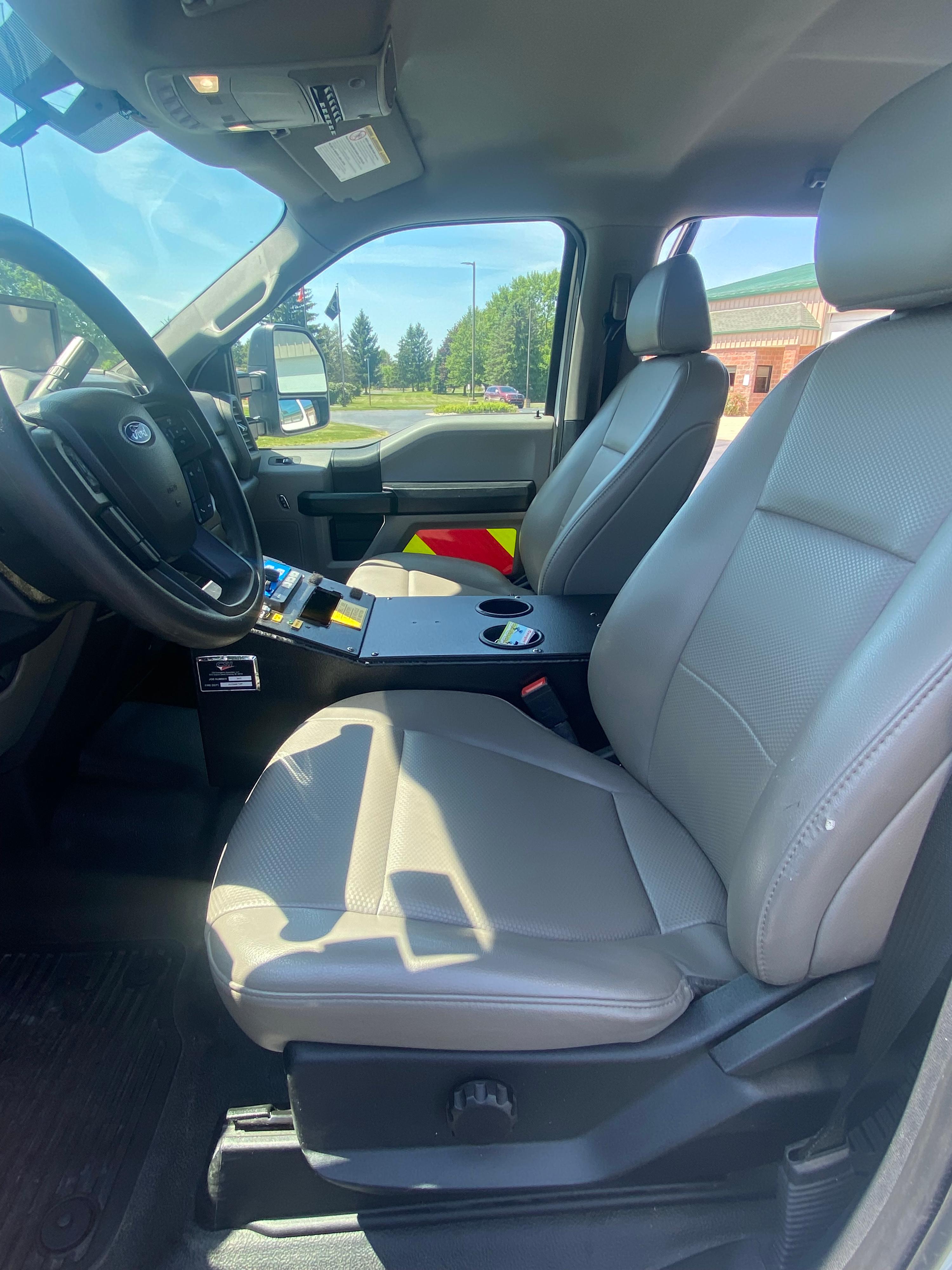2020 Ford F-350 4x4 Light Rescue - image 16