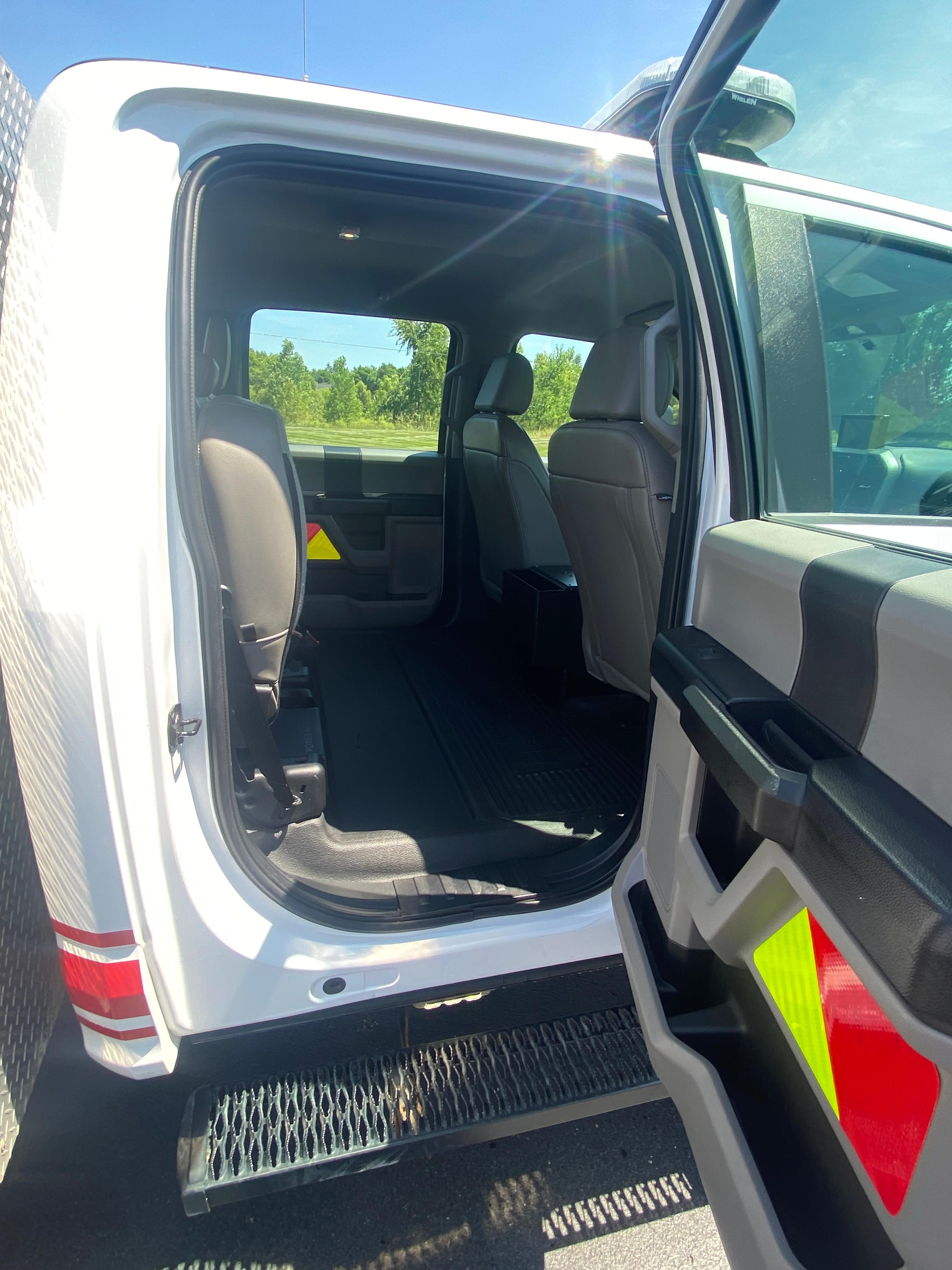 2020 Ford F-350 4x4 Light Rescue - image 13