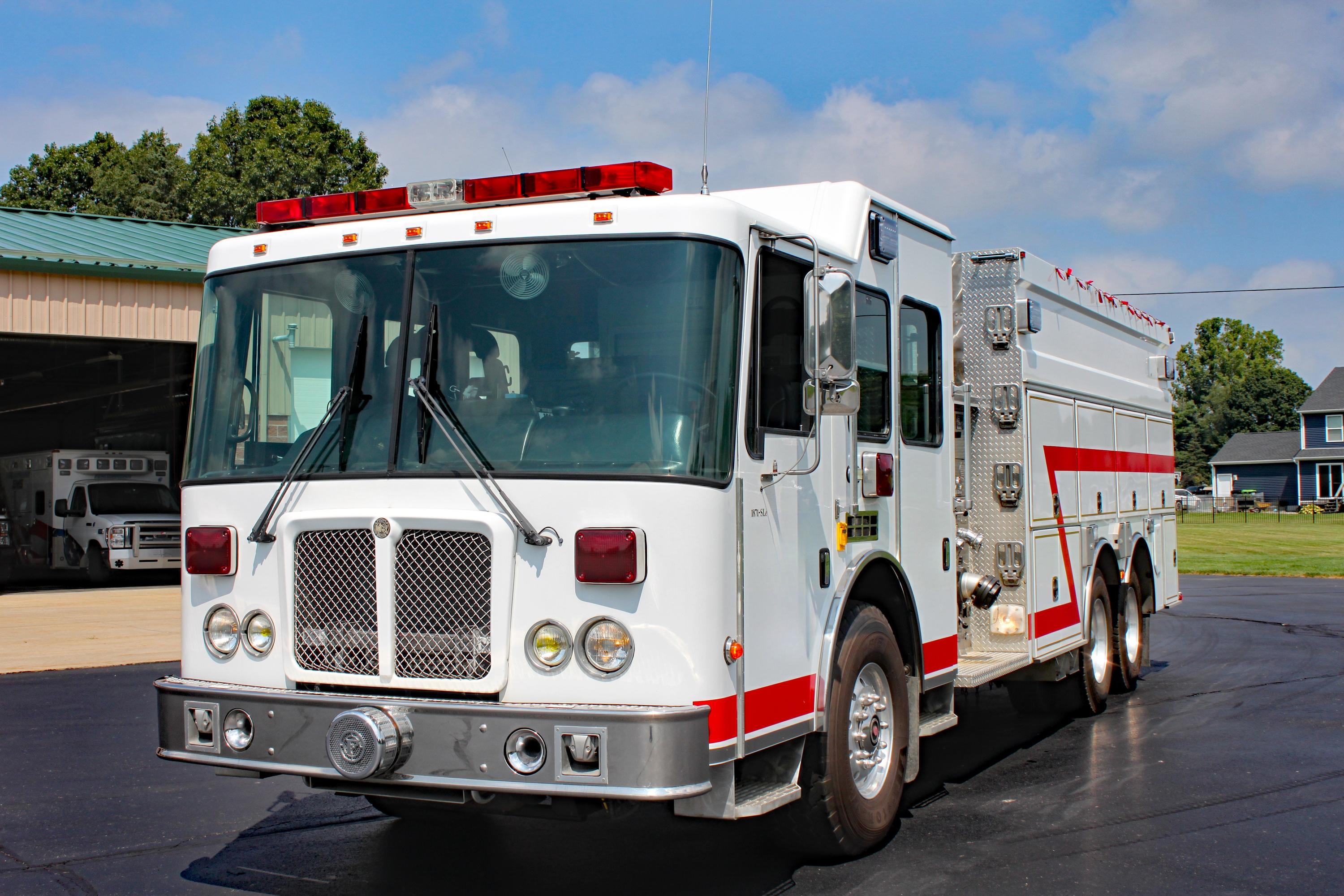 2002 HME/4 Guys 2500 Gallon Tanker - image 2