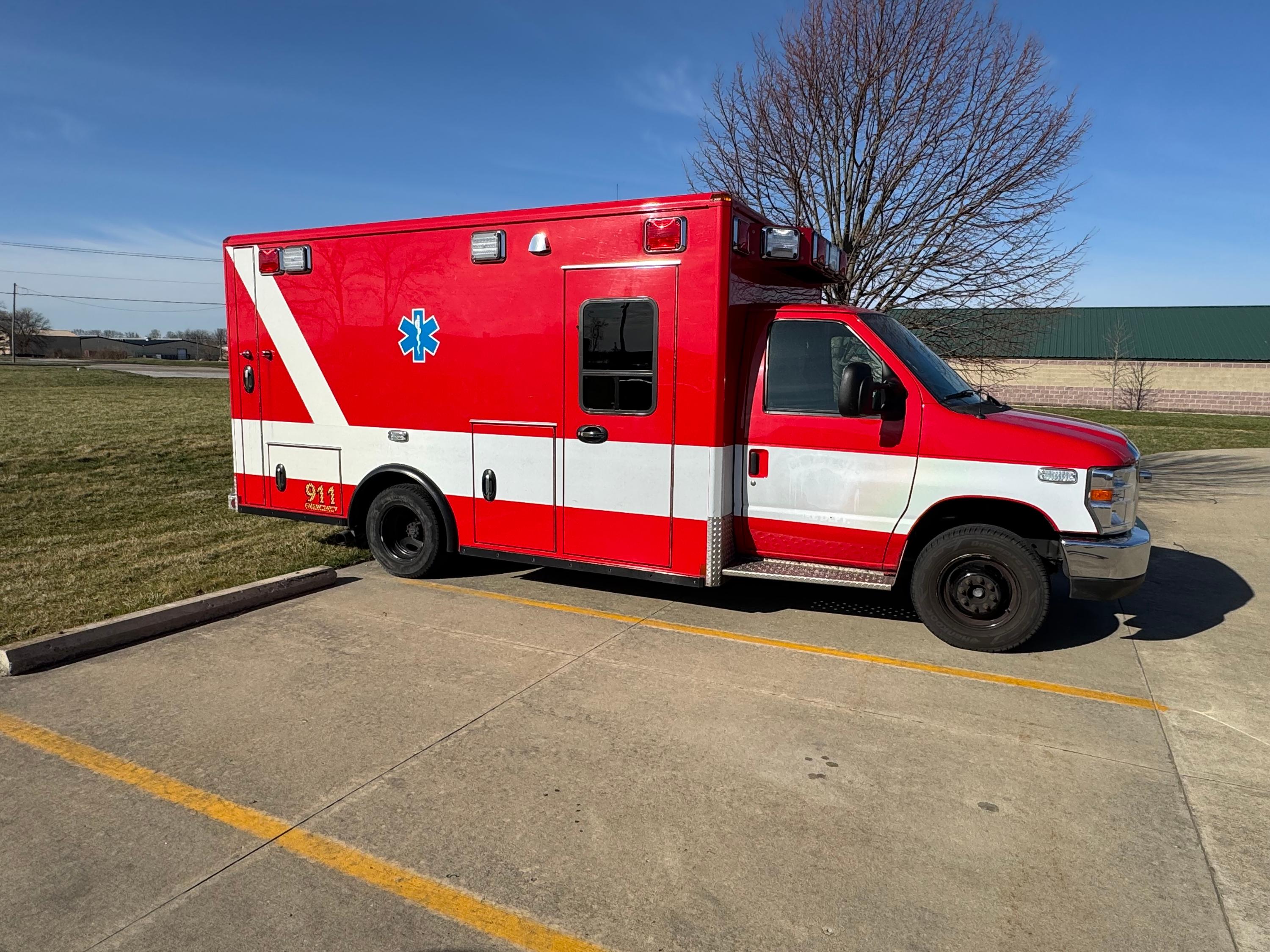 2019 Ford E-450 Wheeled Coach Type III - image 1