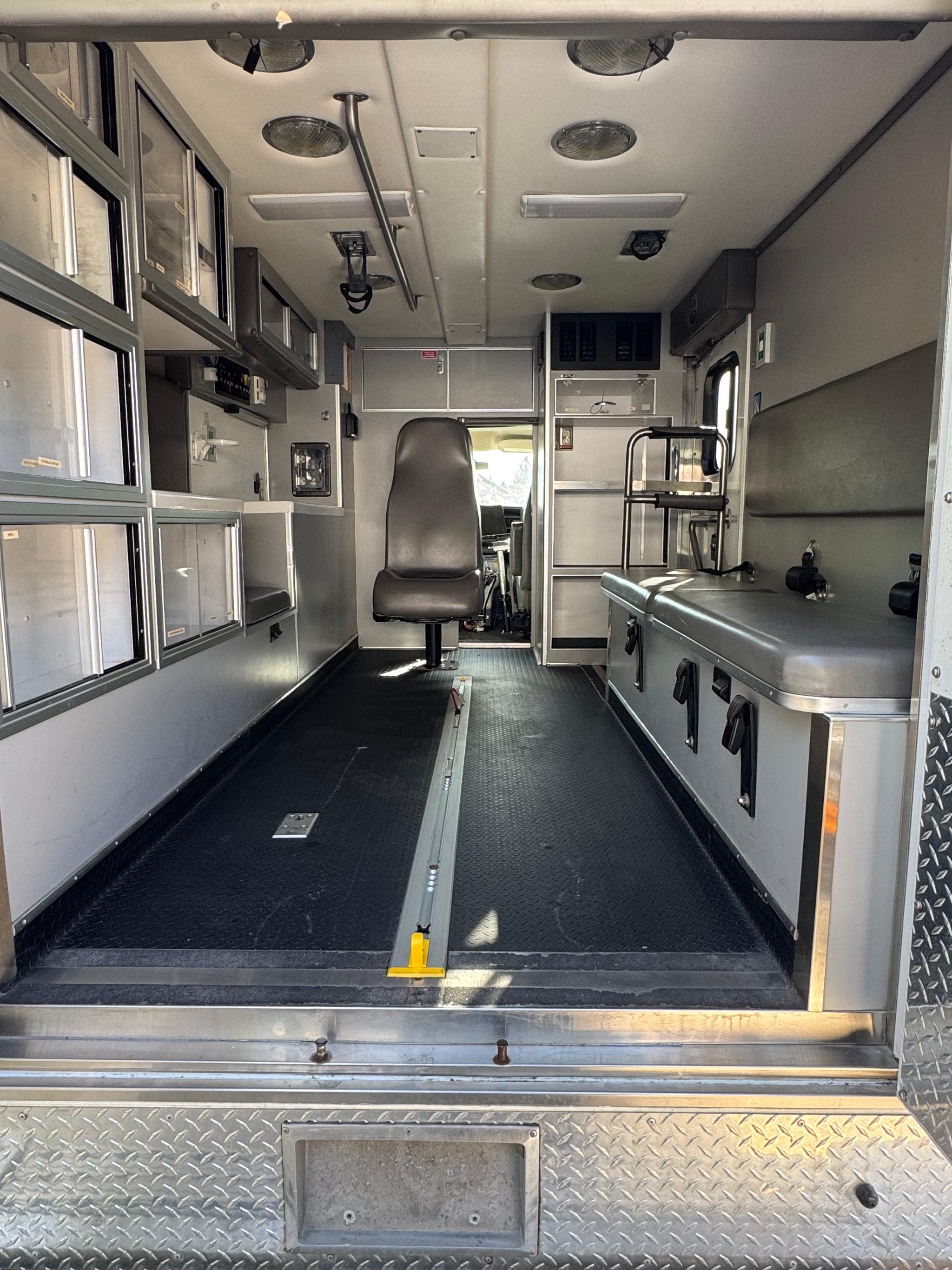 2011 Chevrolet G-Series Ambulance (Pending Sale) Type III - image 5