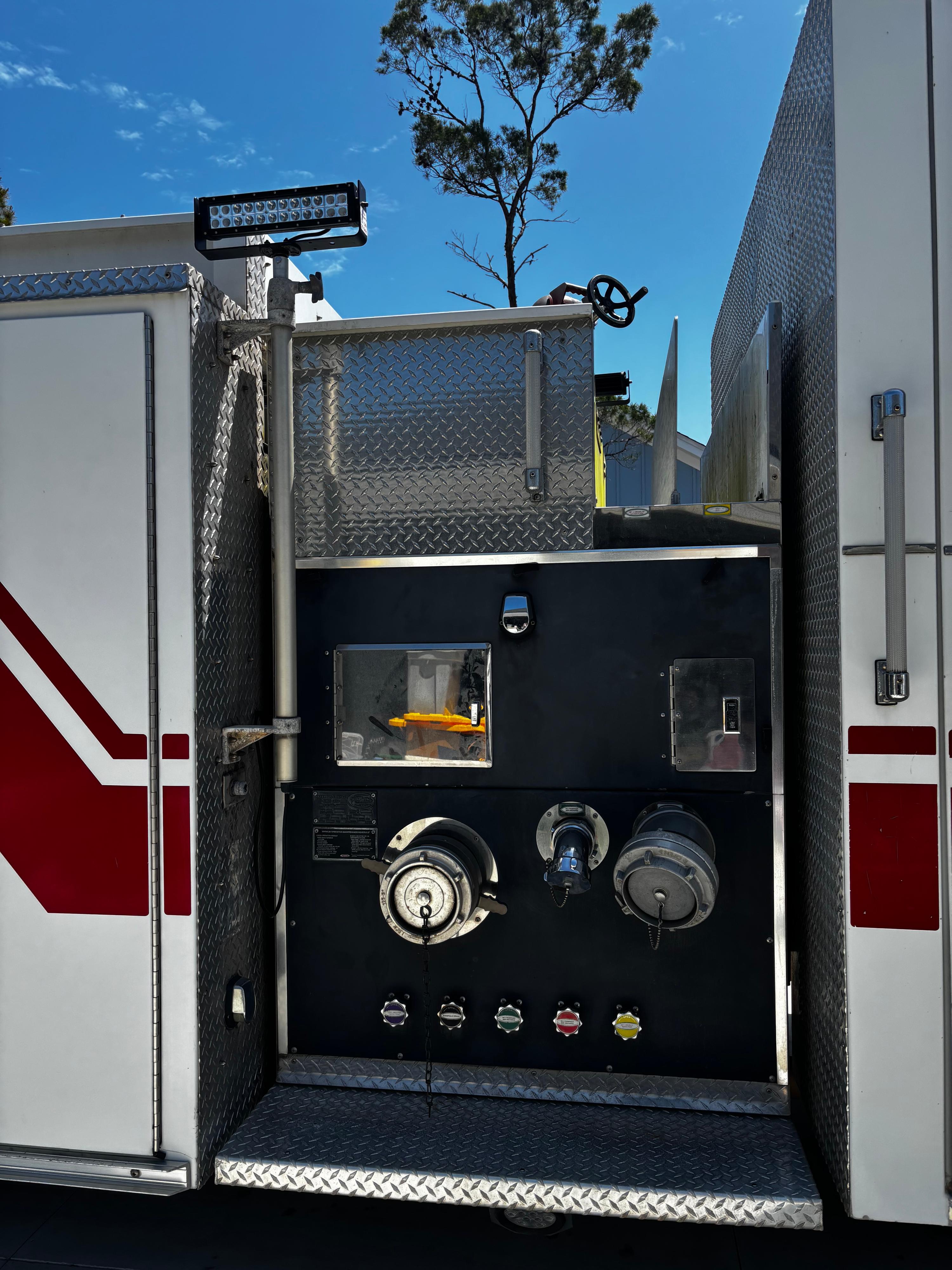2004 Pierce Contender Pumper - image 14
