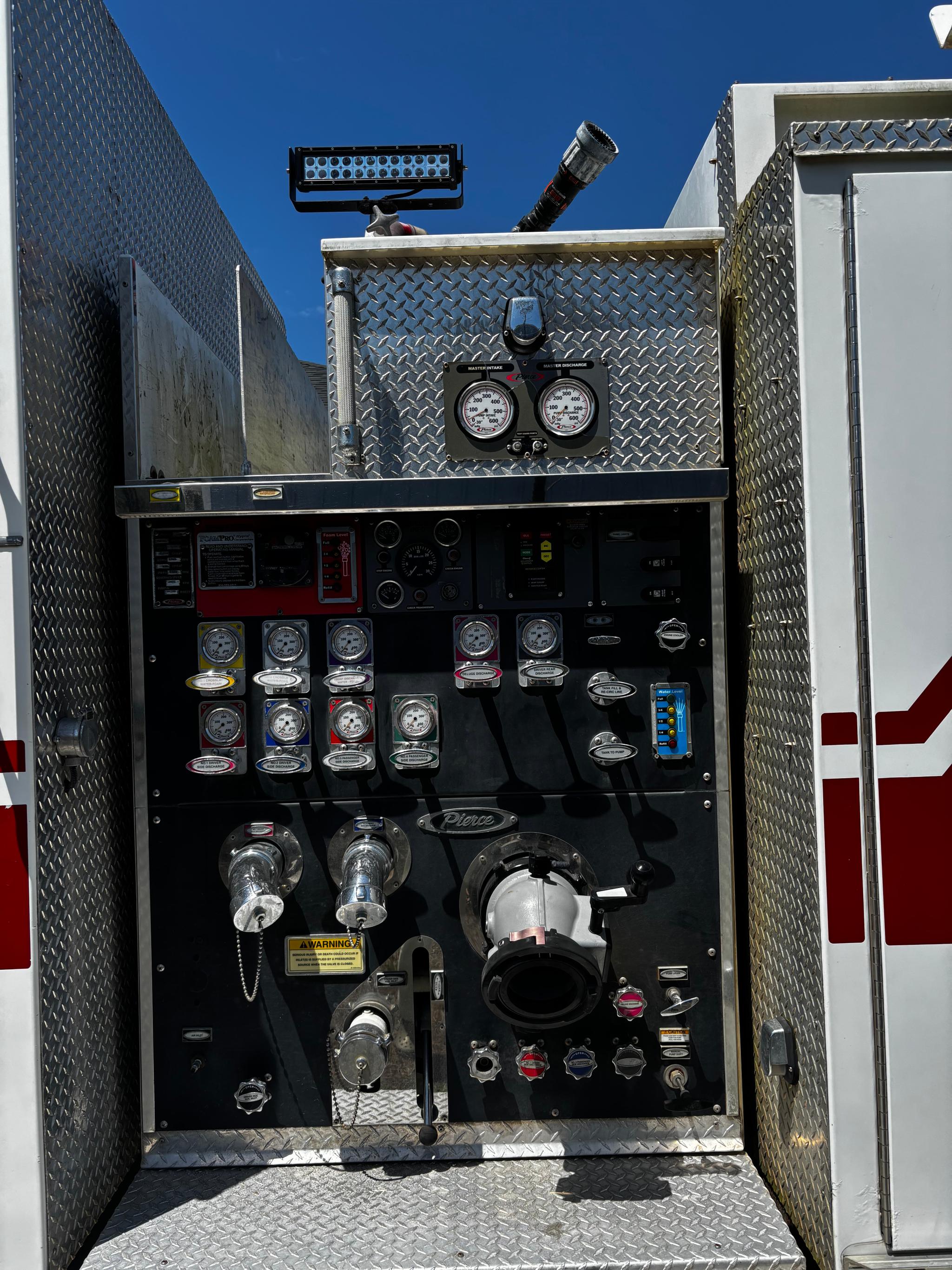 2004 Pierce Contender Pumper - image 4