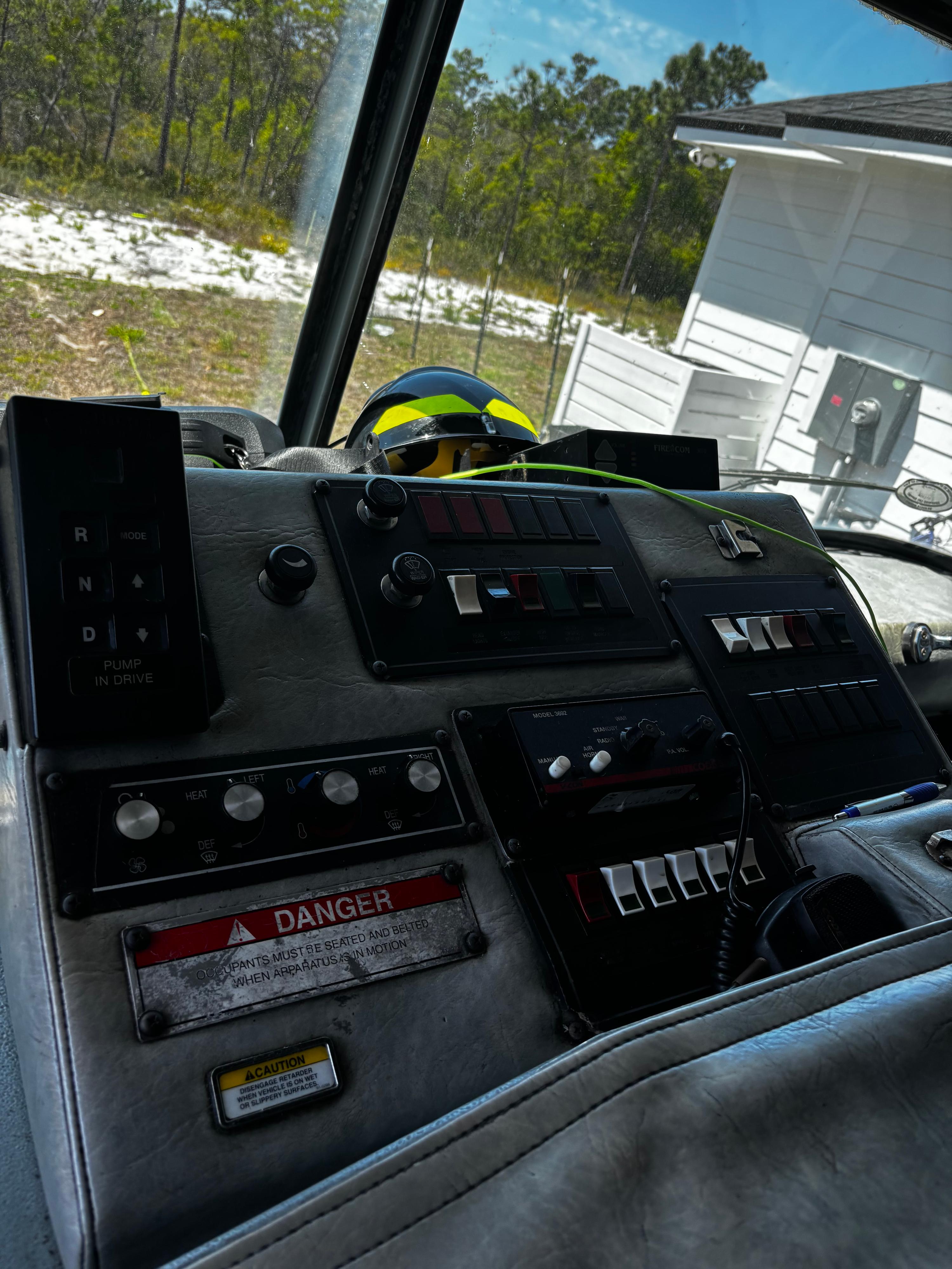 2004 Pierce Contender Pumper - image 9