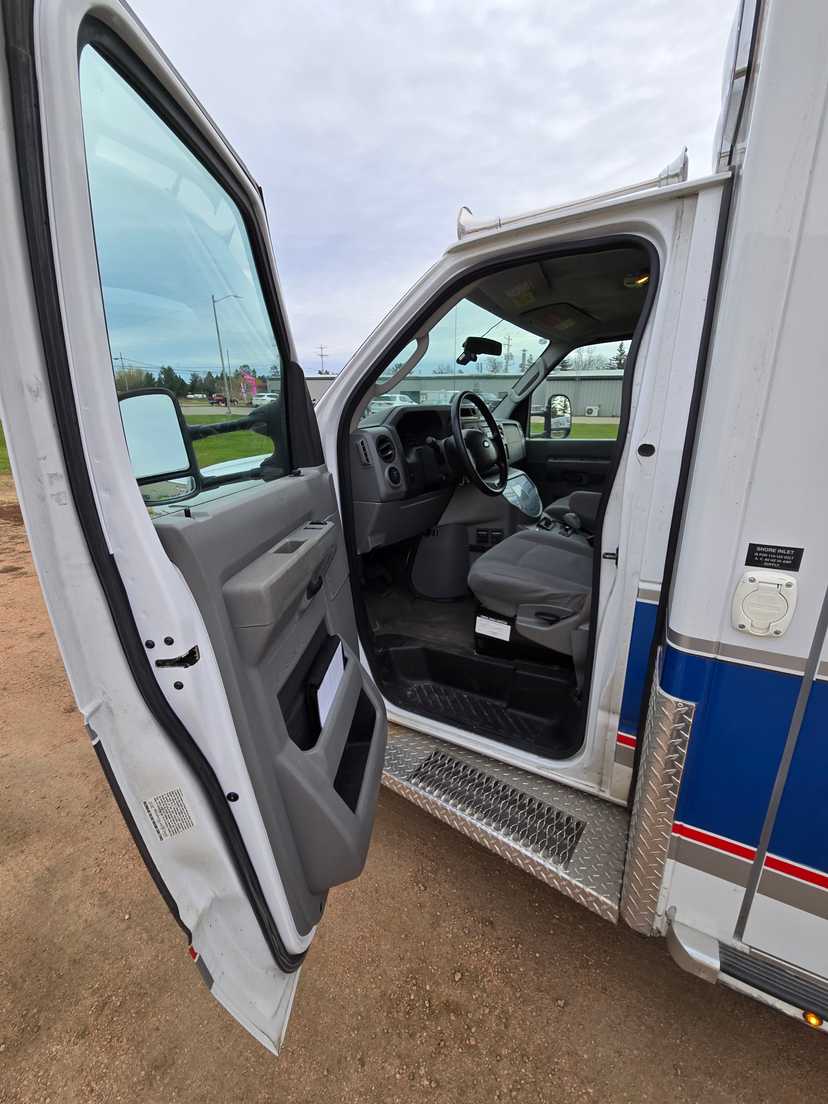 2010 Road Rescue Ford Type III Ambulance — photo 5