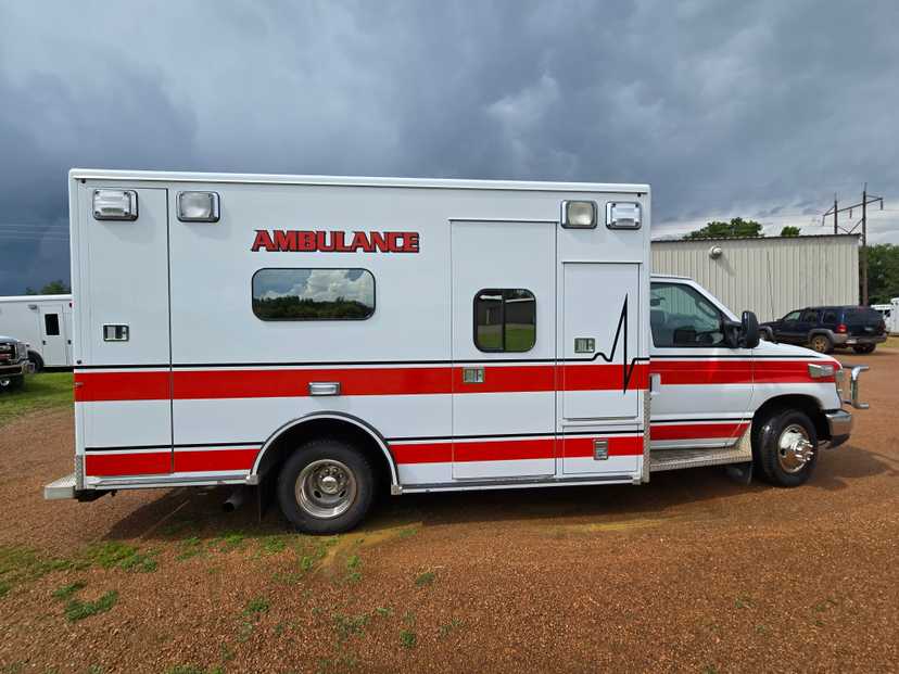 2010 Road Rescue Ford Type III Ambulance — photo 3