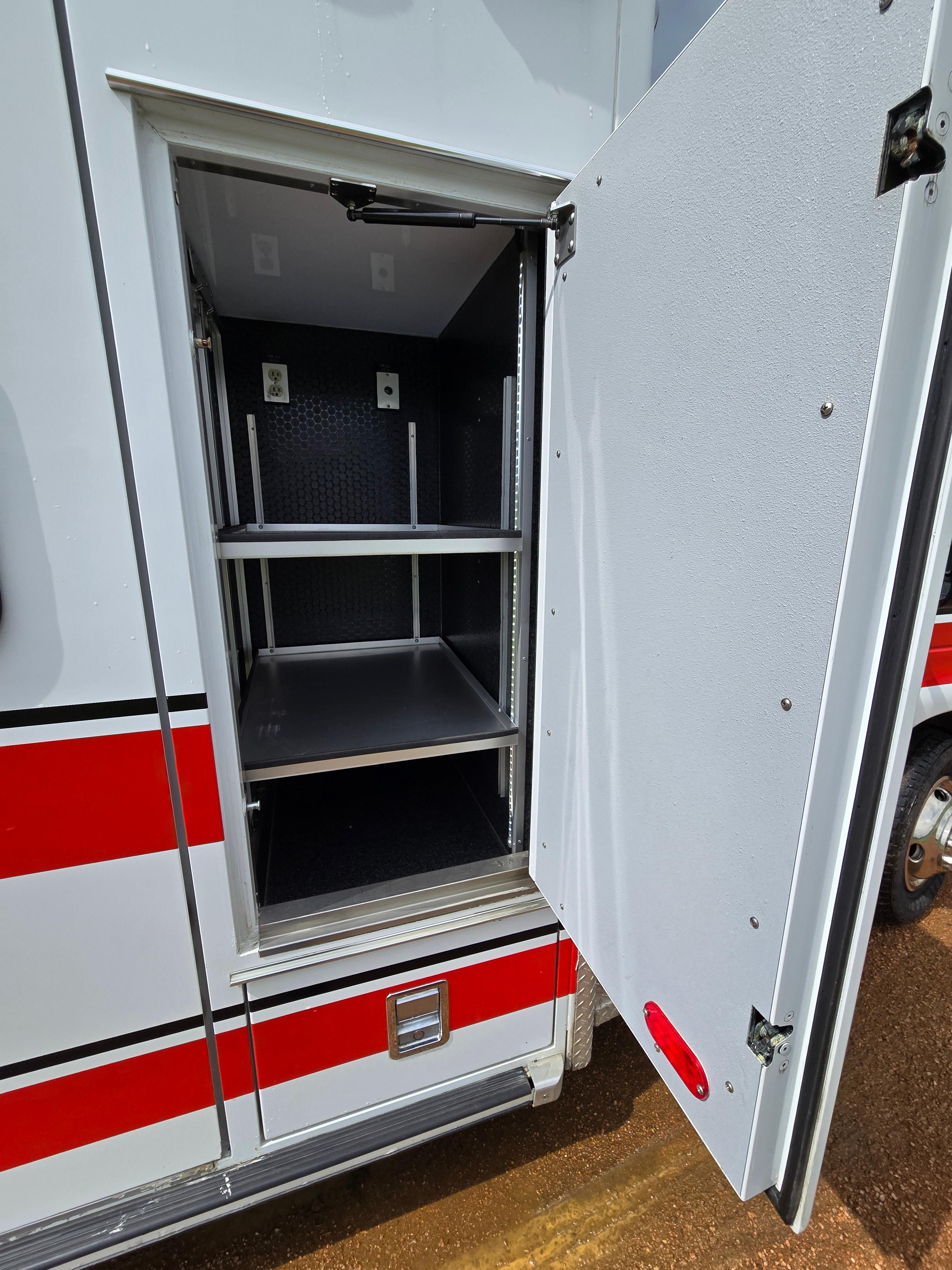 2010 Road Rescue Ford Type III Ambulance - image 12
