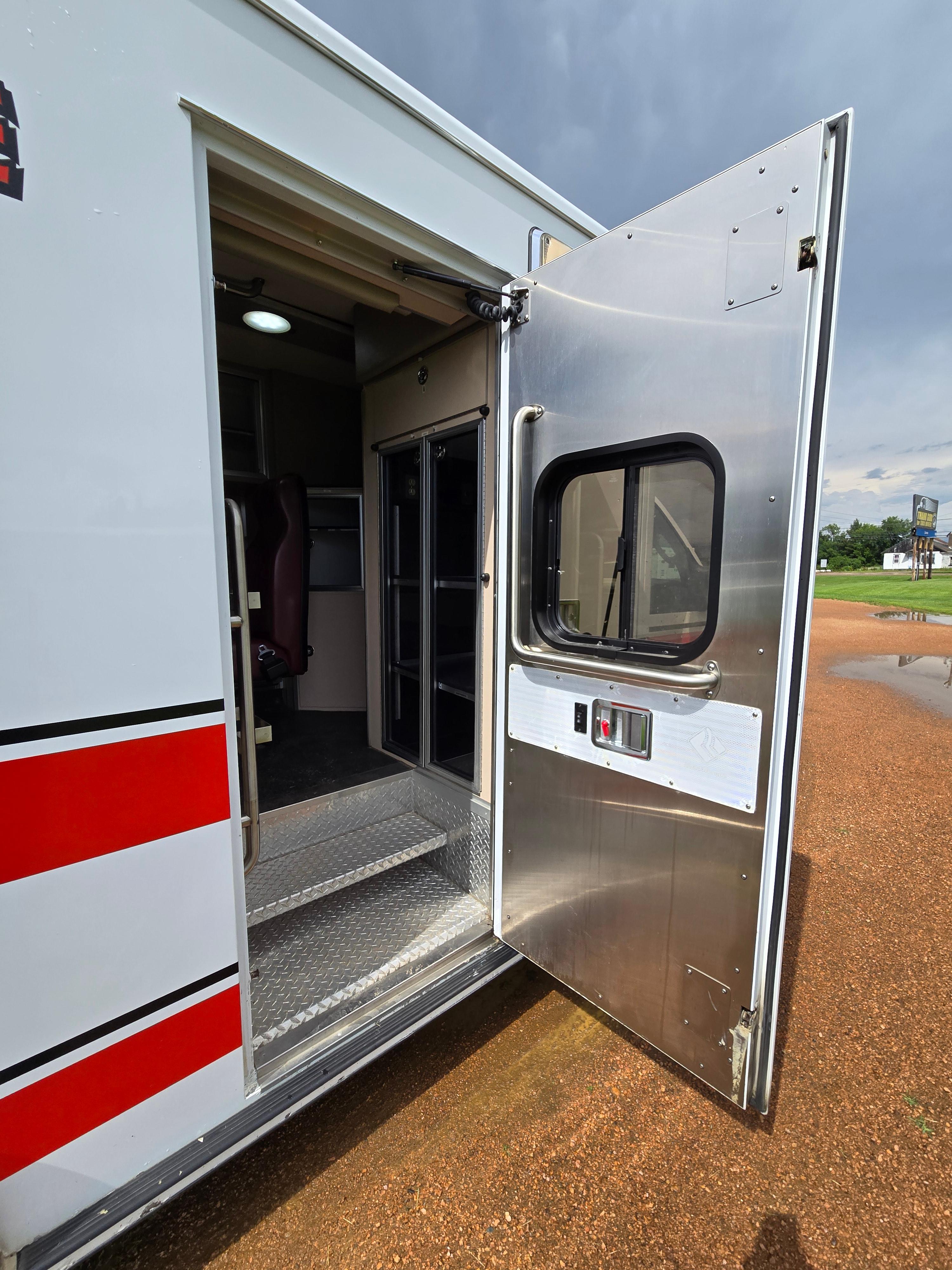 2010 Road Rescue Ford Type III Ambulance - image 14