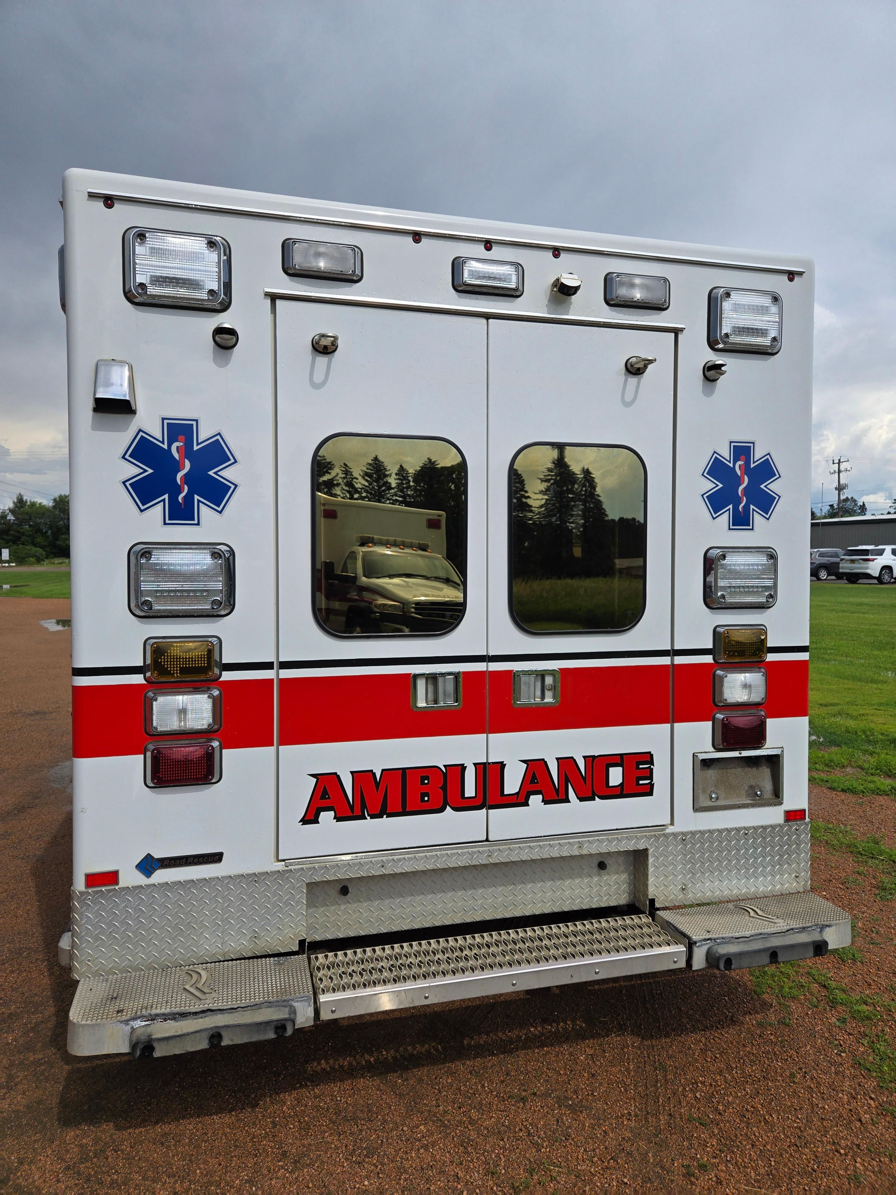 2010 Road Rescue Ford Type III Ambulance - image 2