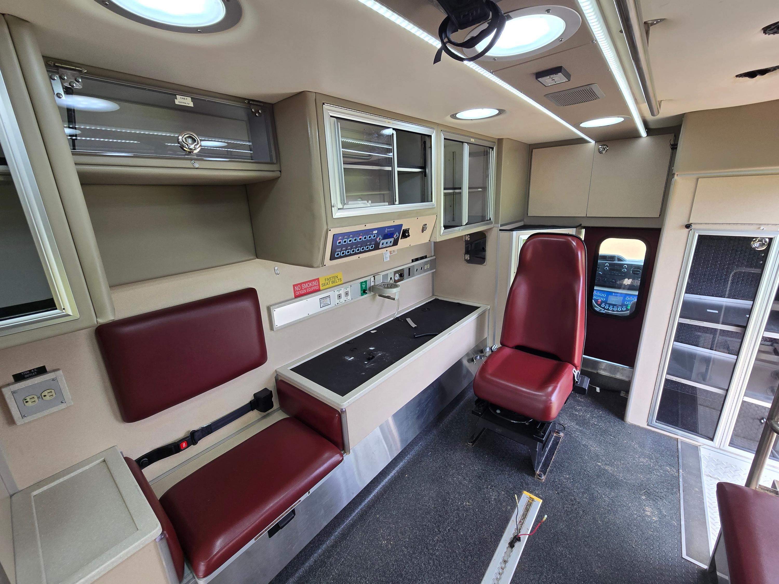 2010 Road Rescue Ford Type III Ambulance - image 17