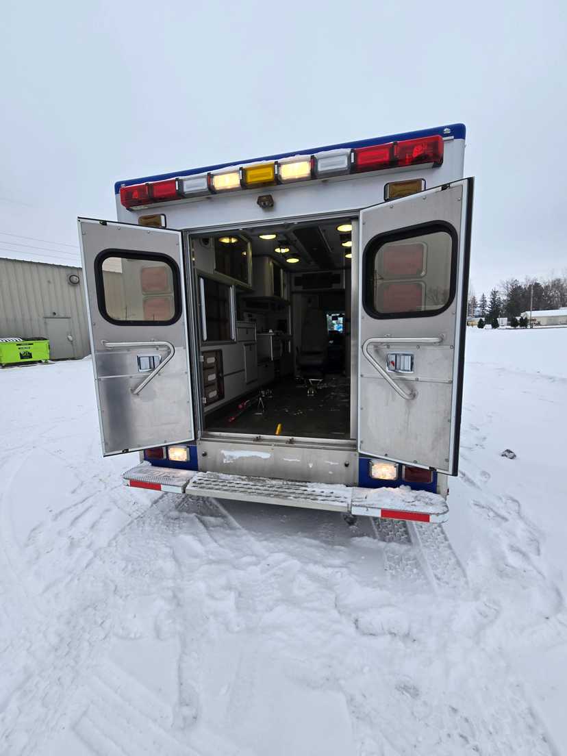 2010 MedTec Ford Type III Ambulance — photo 8