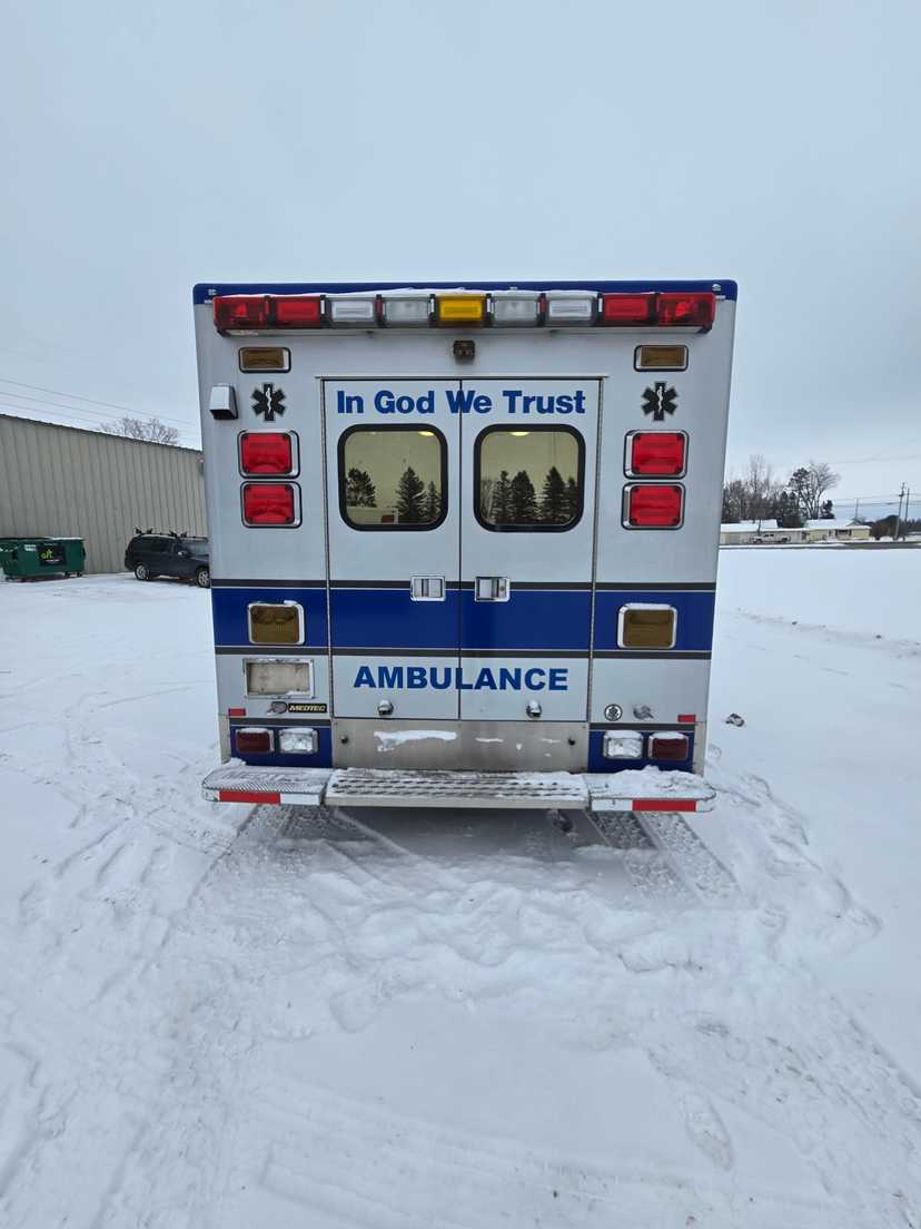 2010 MedTec Ford Type III Ambulance — photo 3