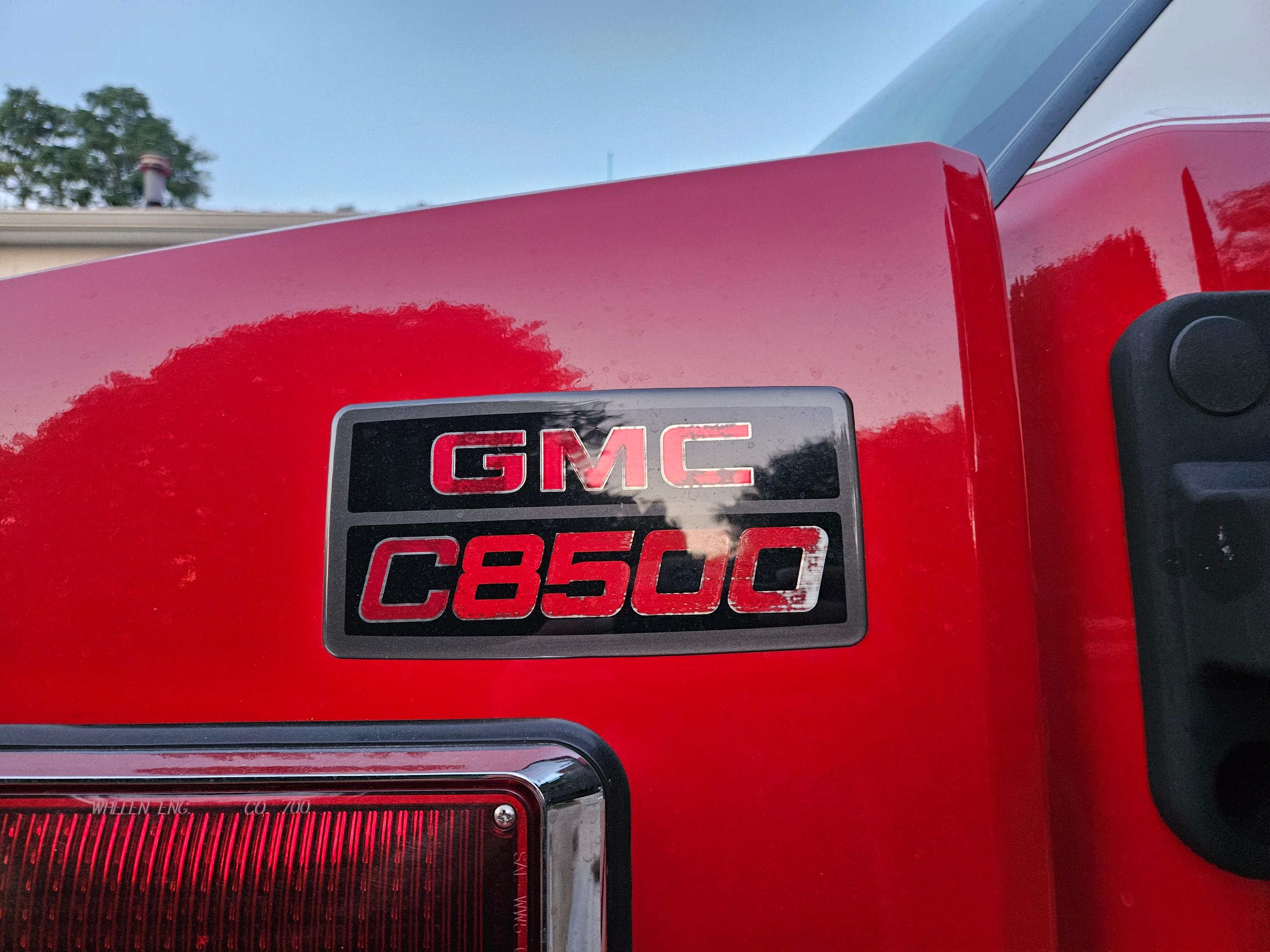 2006 GMC Pumper - image 3