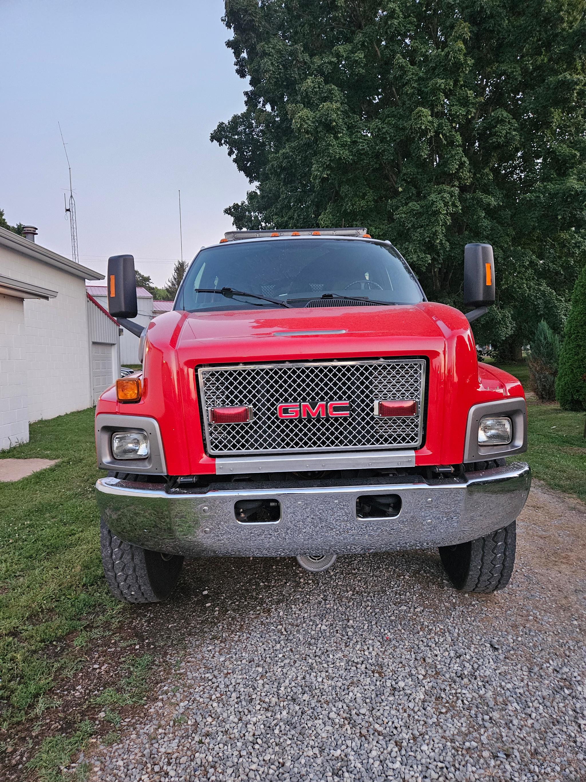 2006 GMC Pumper - image 2