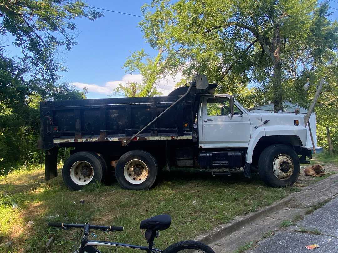 1989 Ford FT900 Dump Truck