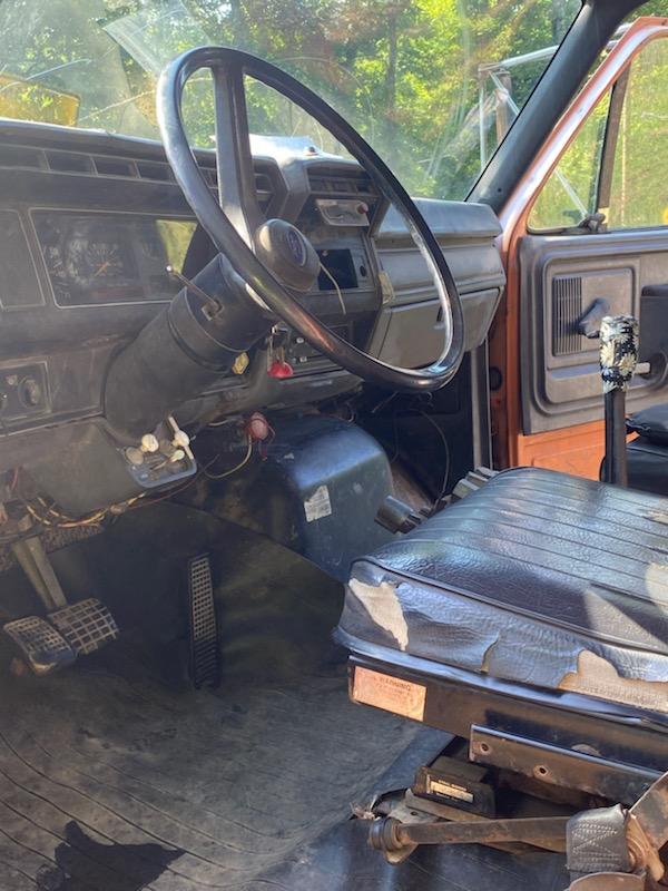 1989 Ford FT900 Dump Truck - image 3