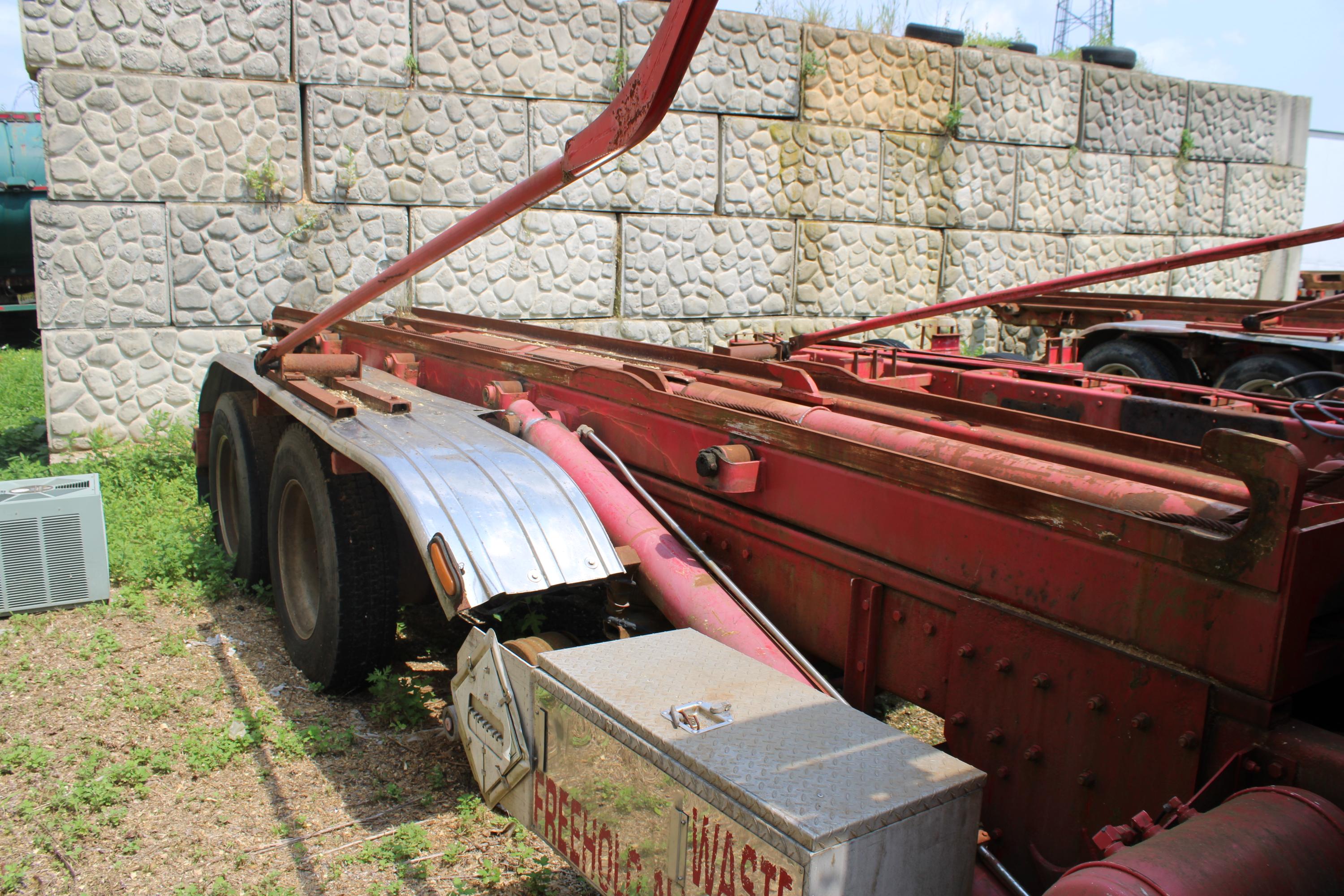 2000 Peterbilt Wastequip Roll-Off - image 5