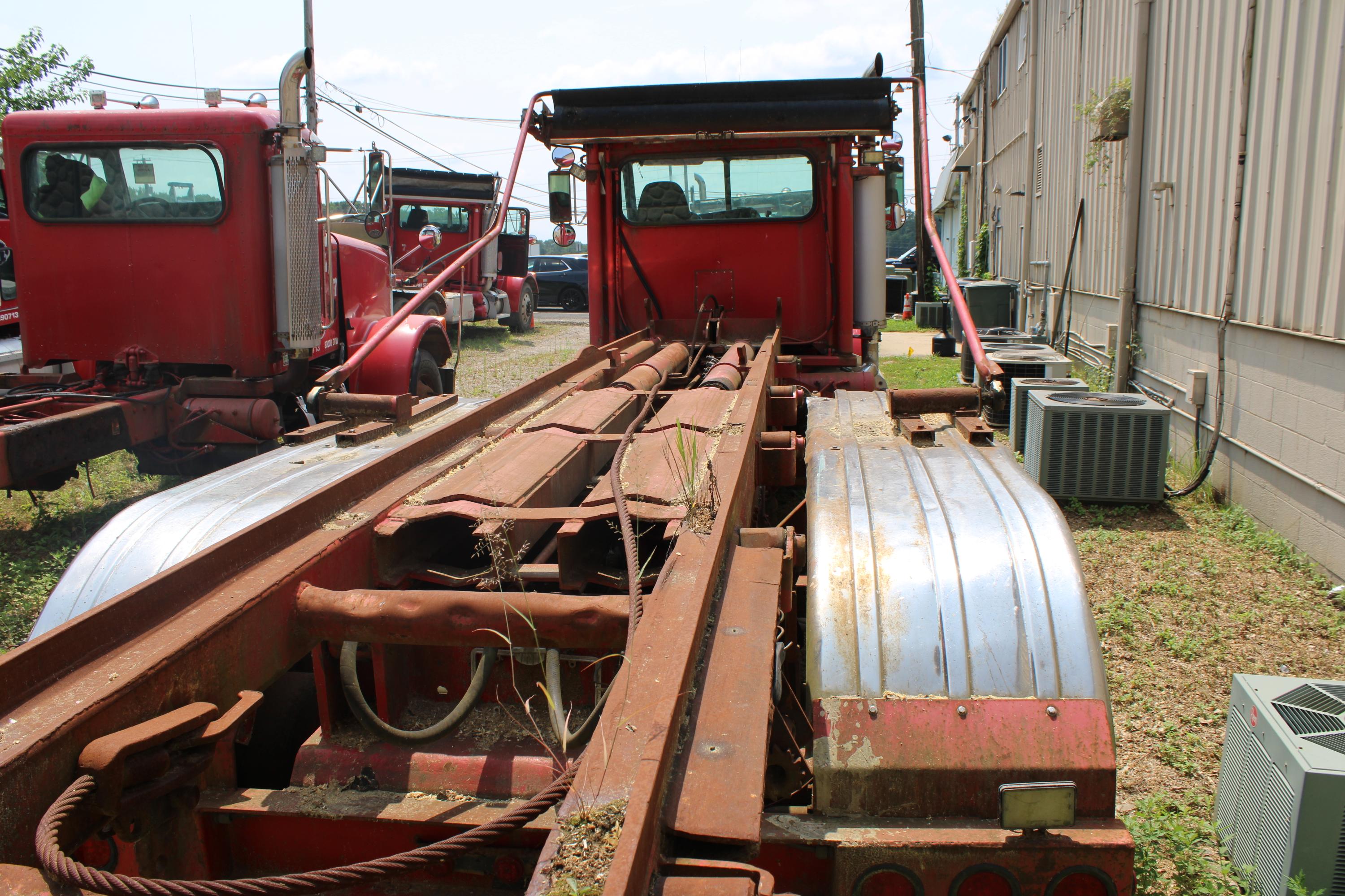 2000 Peterbilt Wastequip Roll-Off - image 9