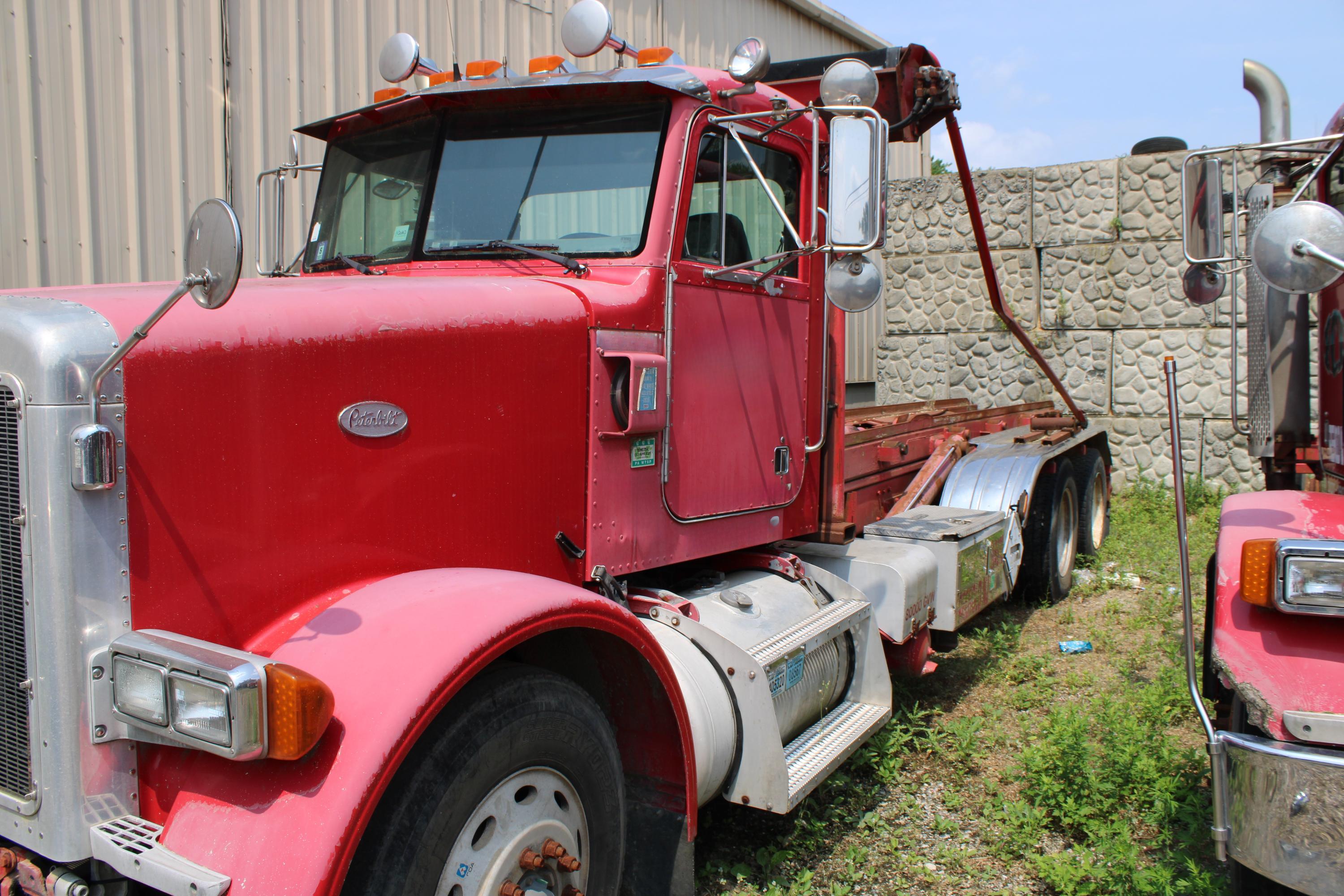 2000 Peterbilt Wastequip Roll-Off - image 2