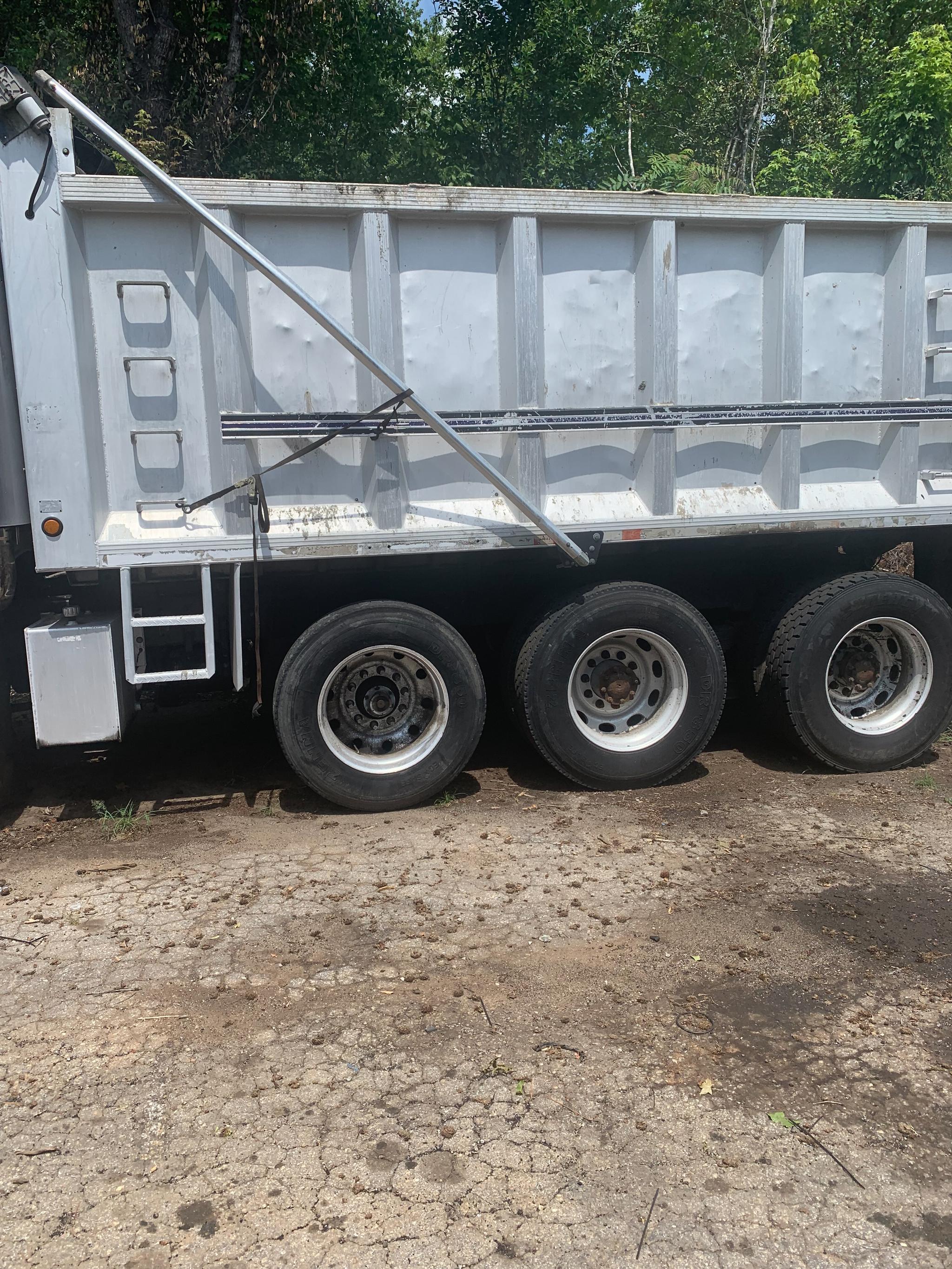 1999 Western Star 4900 Dump Truck - image 4