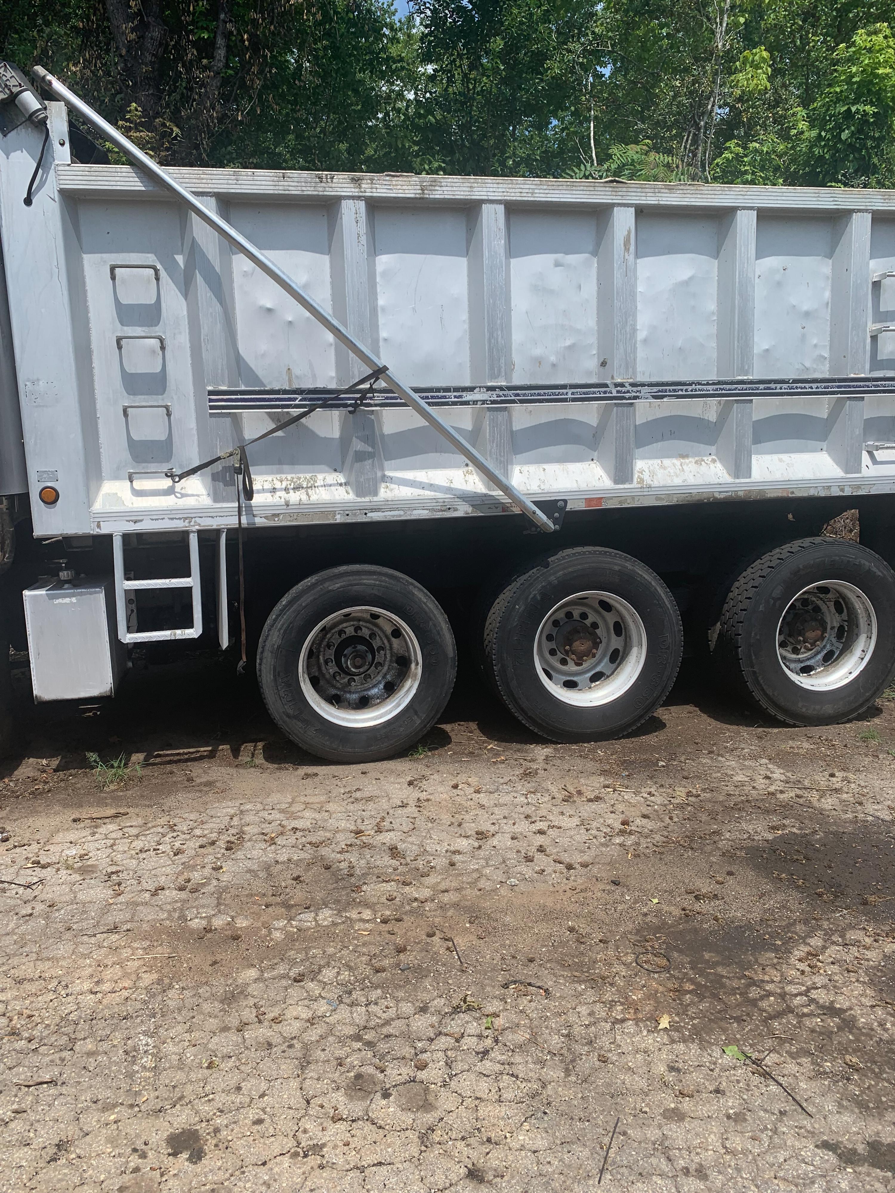 1999 Western Star 4900 Dump Truck - image 4