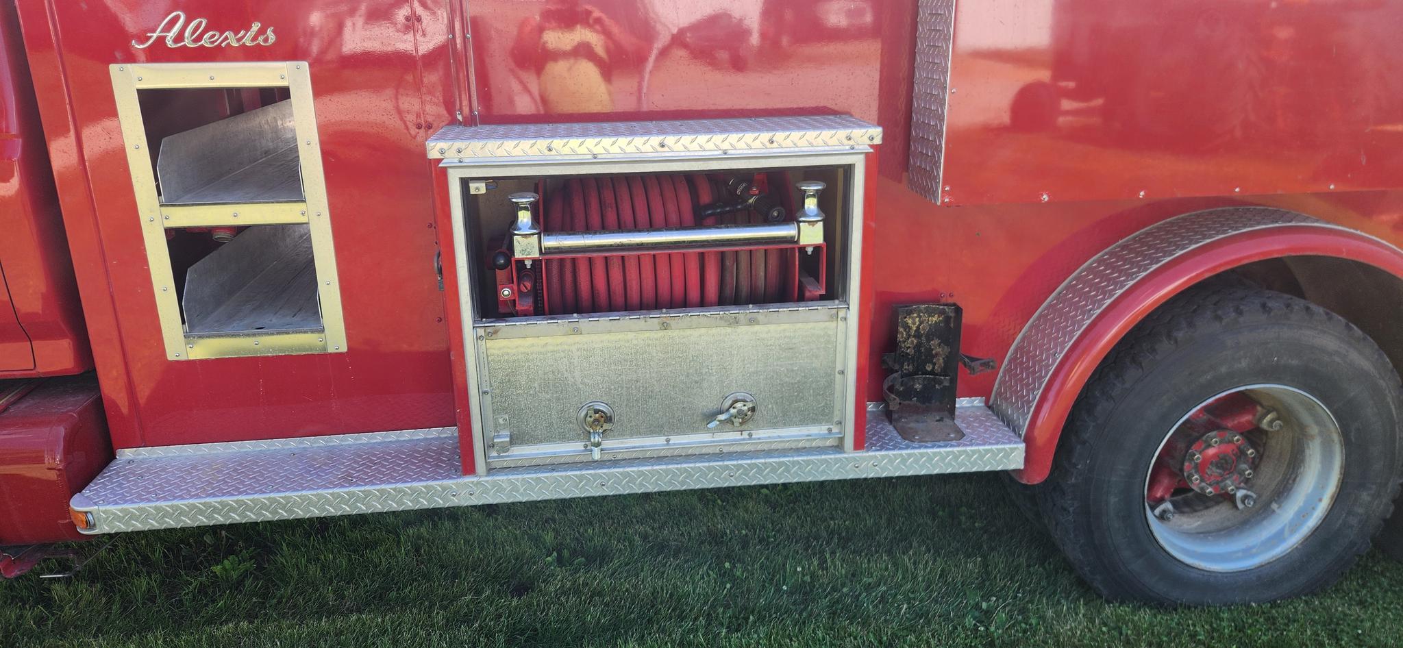 1987 Alexis Ford Pumper Tanker - image 3